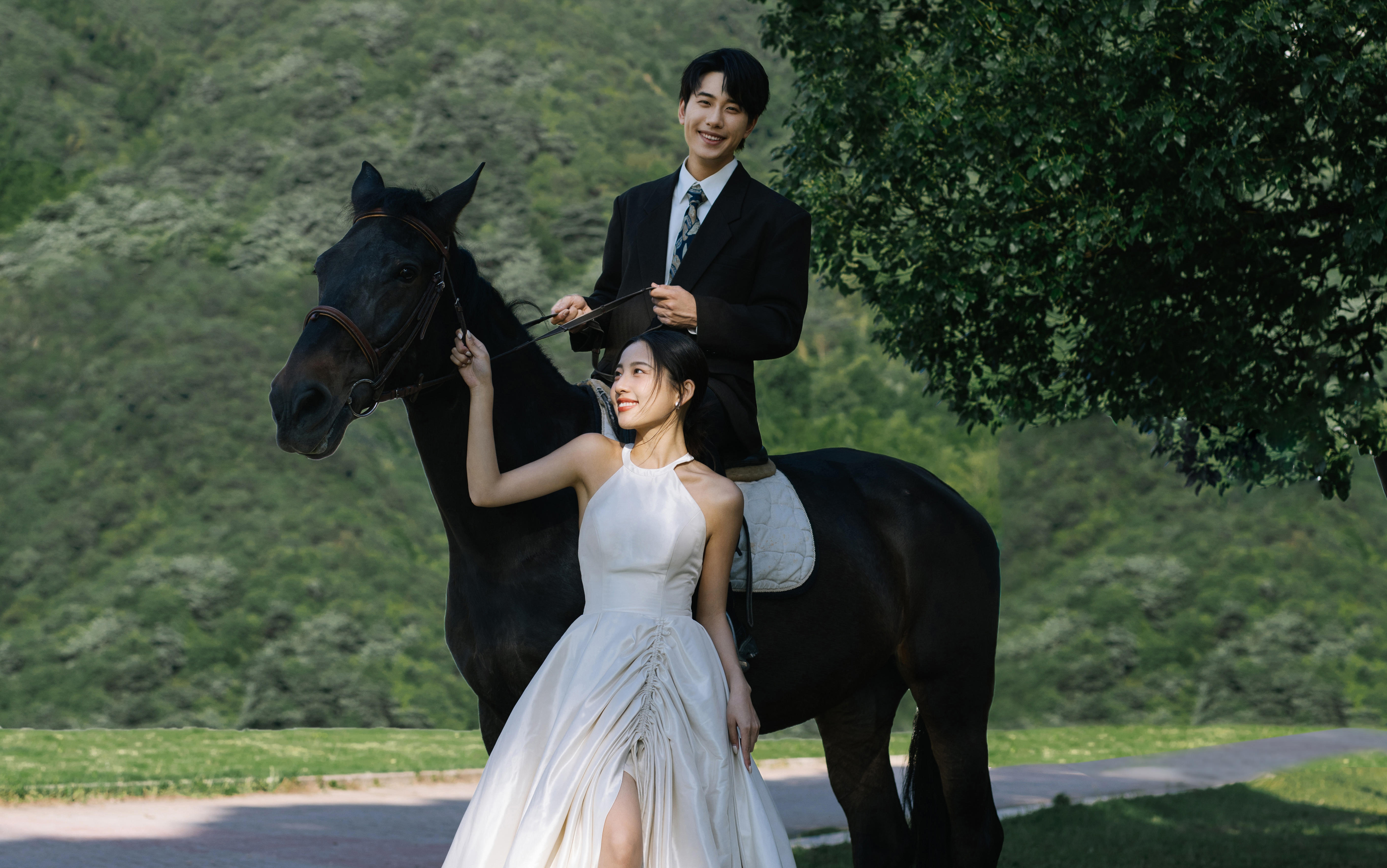 【施华洛摄影】仪式感满满的黑马骑士婚纱照
