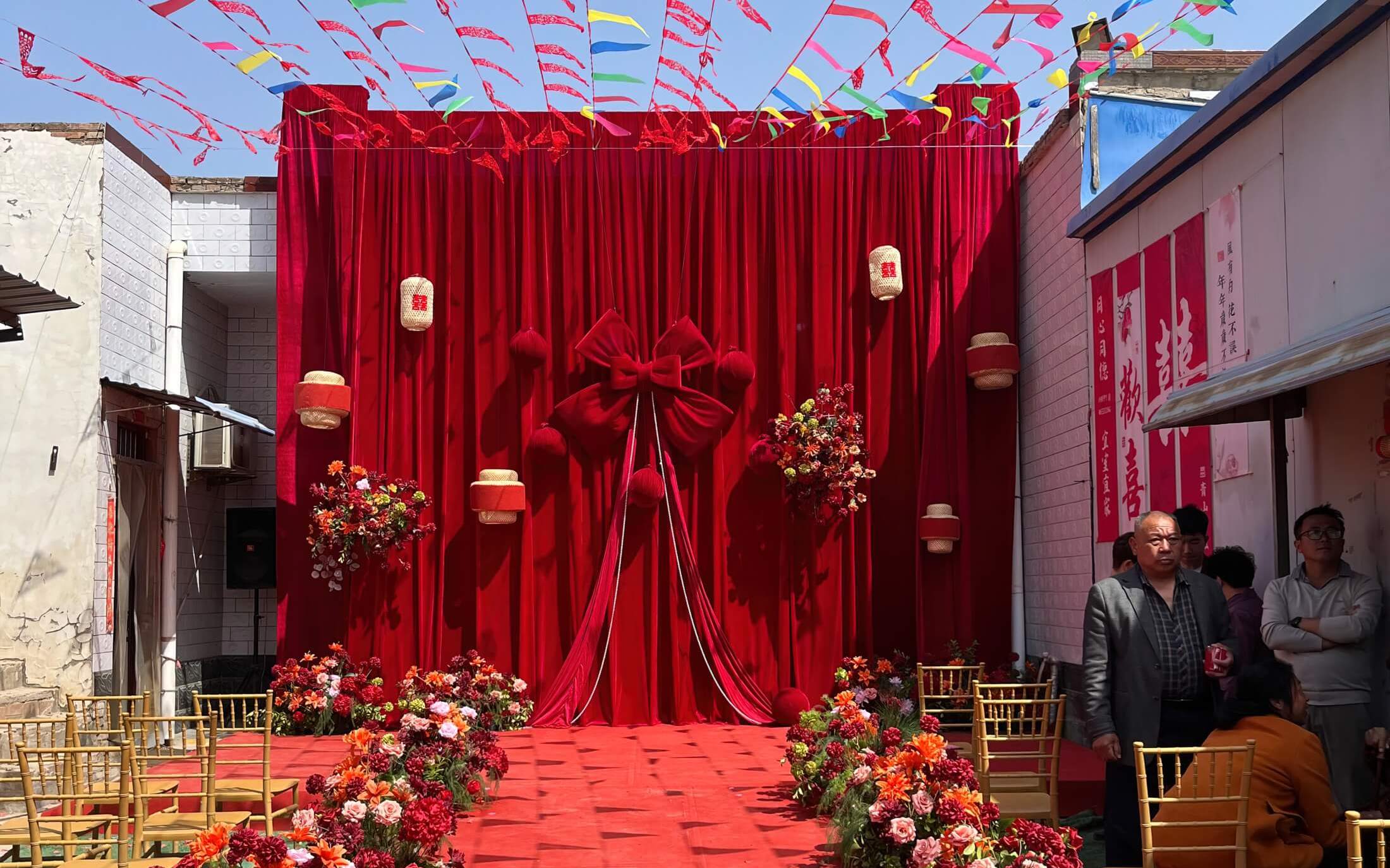 【美卡婚礼】户外庭院—挑高红色布幔蝴蝶结婚礼