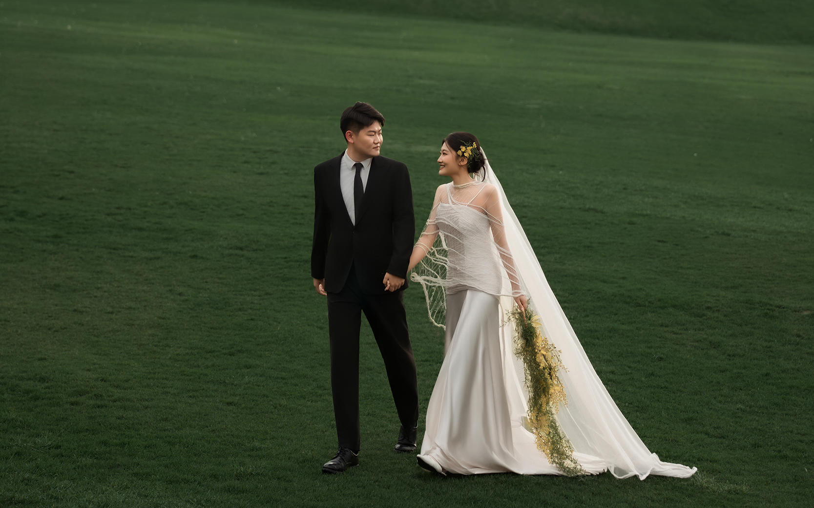 【岚卡映像】氛围感草坪婚纱照