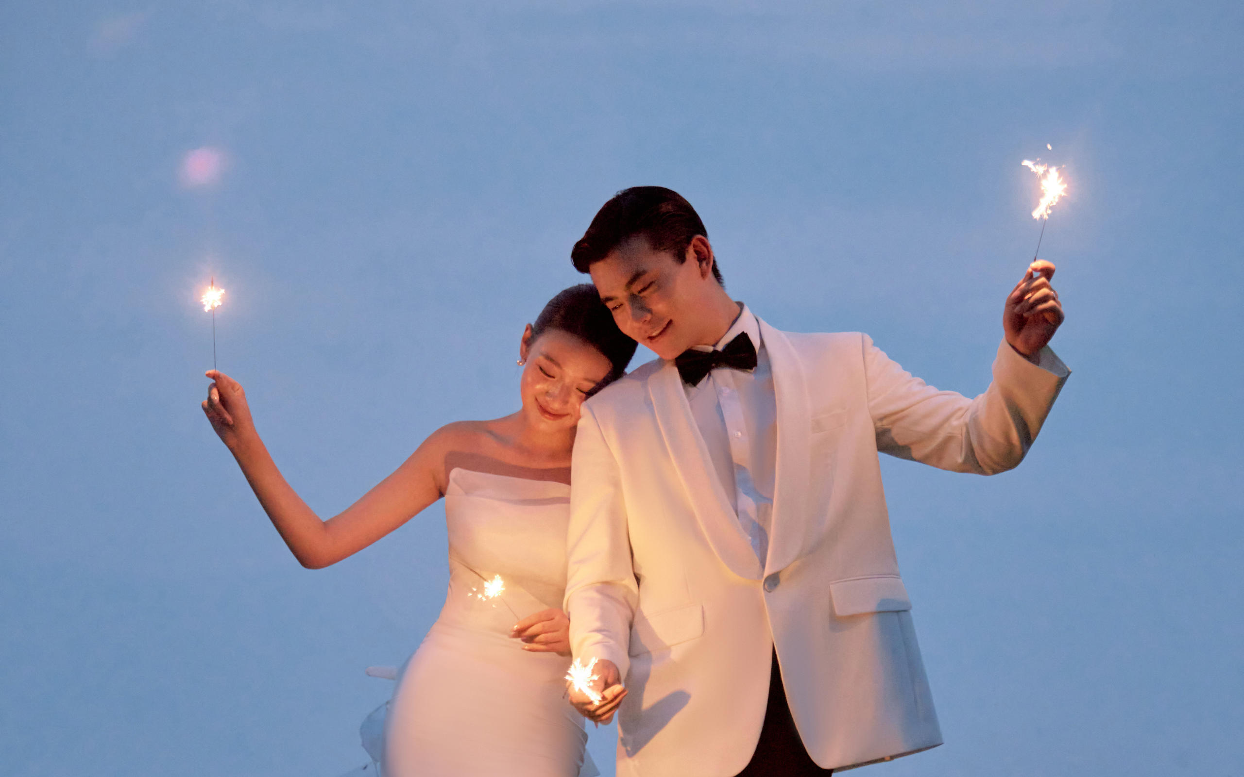 夜景草坪纪实婚纱照太美啦~