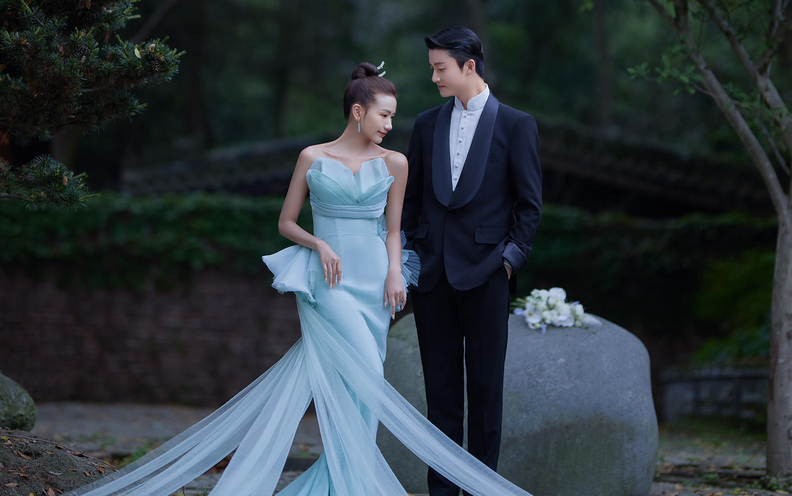 婉约派 清冷氛围感新中式园林婚纱照
