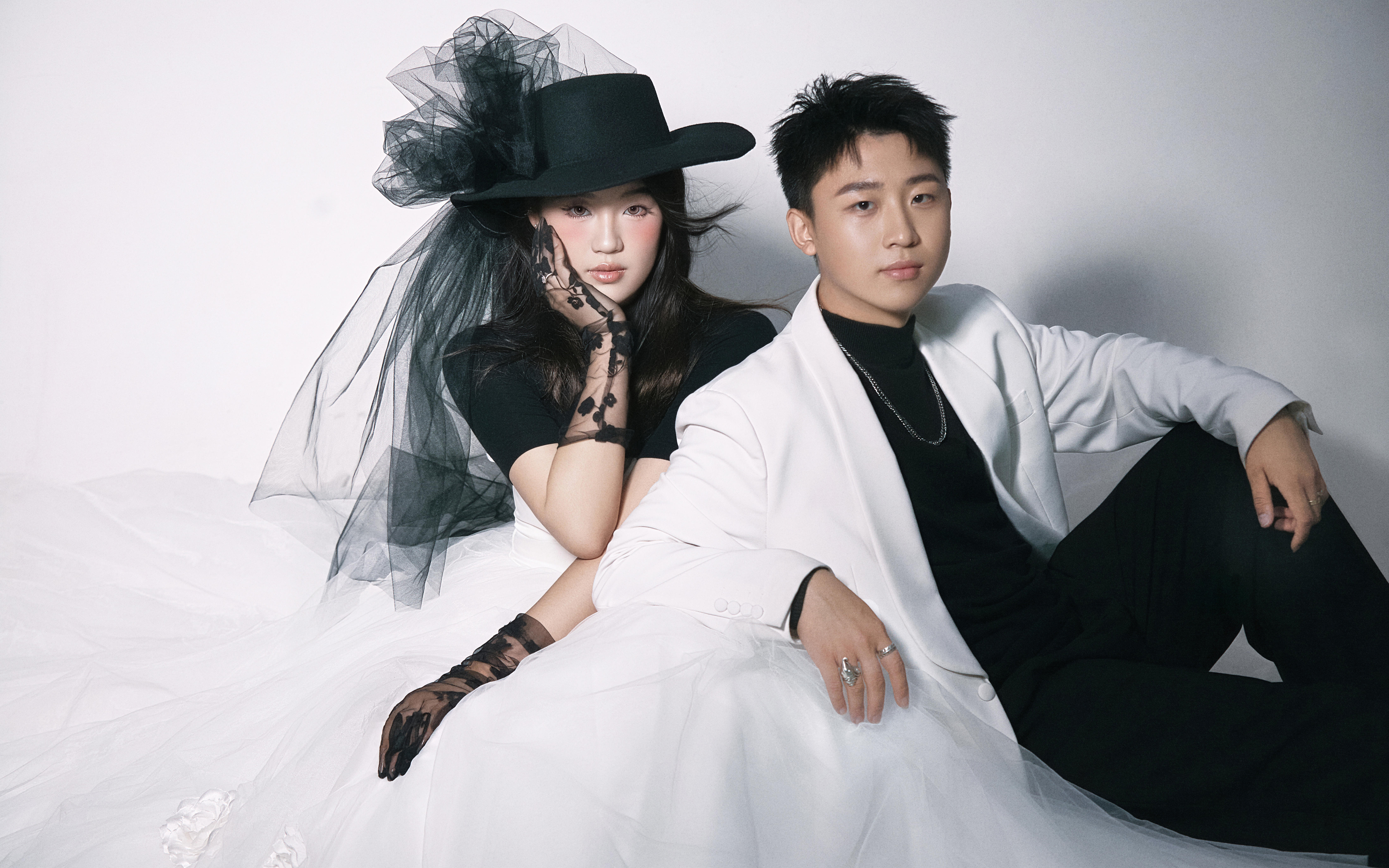 00后都喜欢的酷酷婚纱照