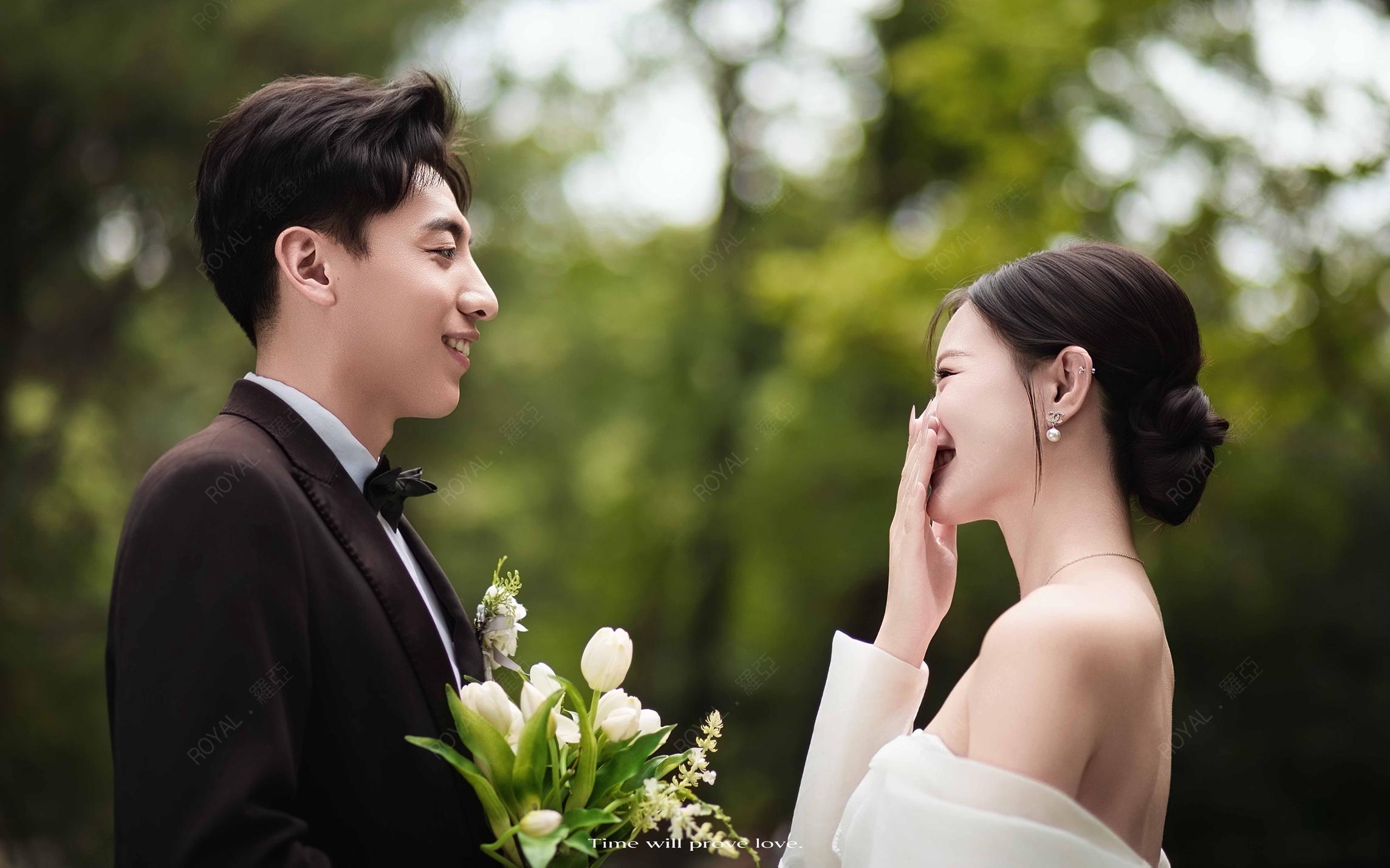 草坪森系婚紗??私藏著蓬勃生命力與浪漫愛(ài)意