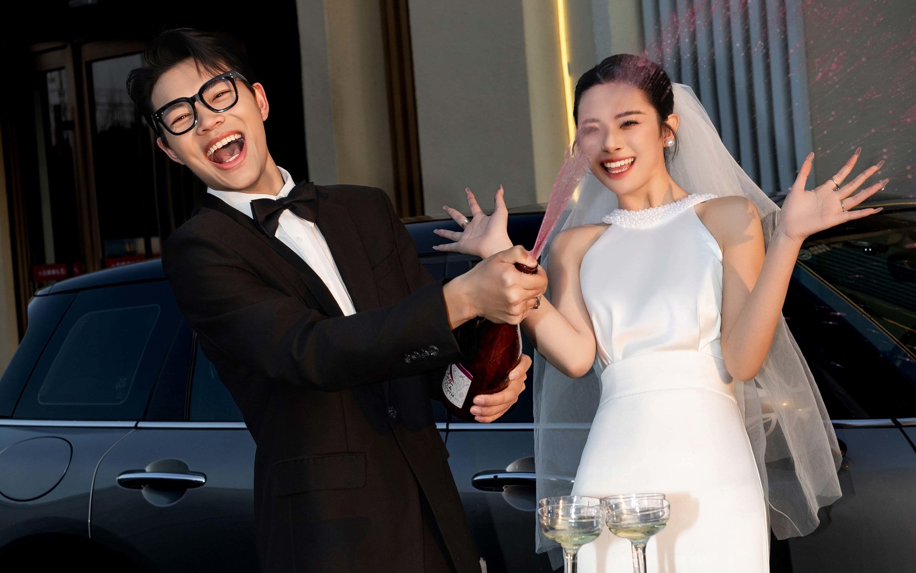 【香槟金流动的爱意｜街拍定格生命力】