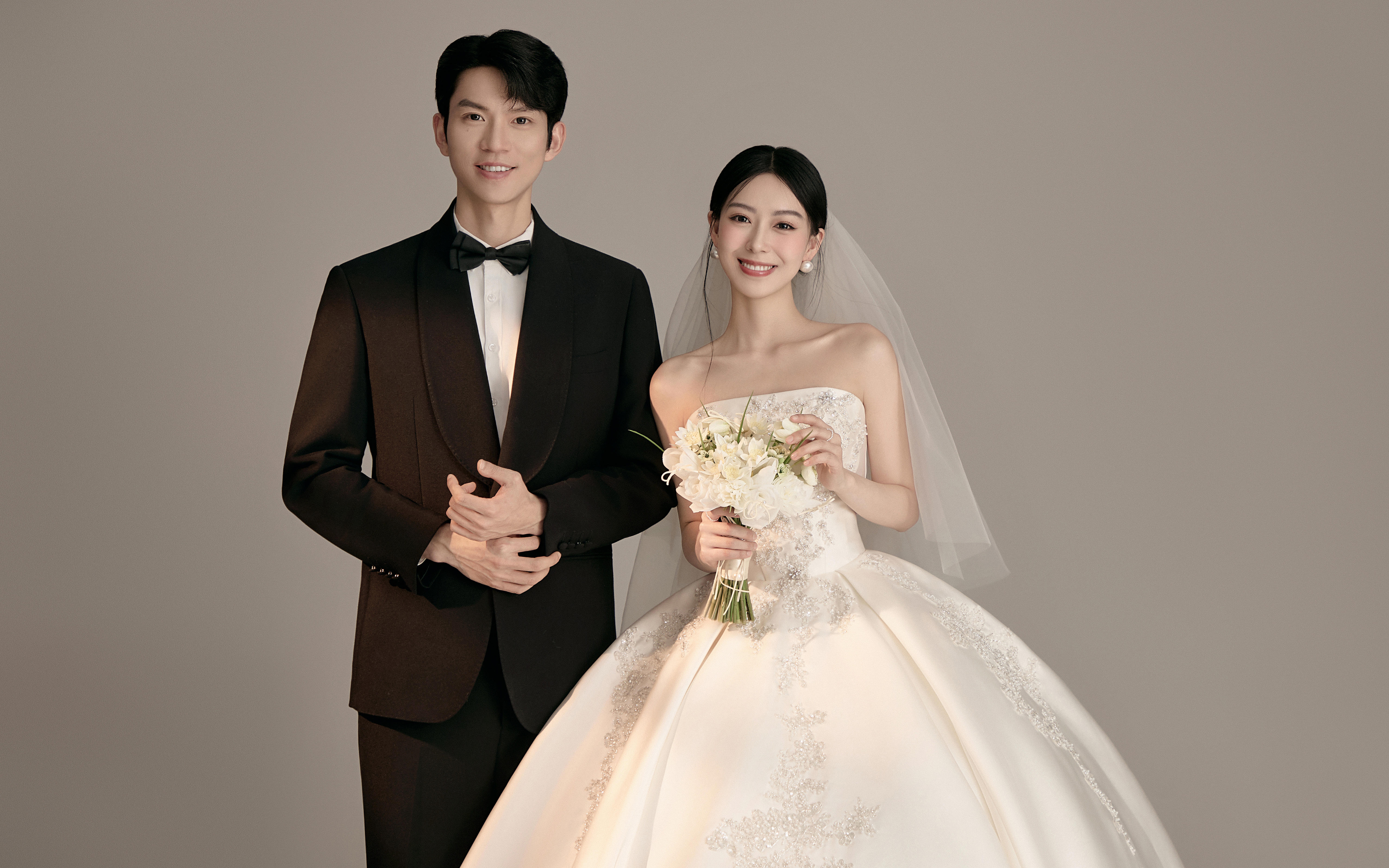 越素越高级💯结婚必拍这组极简风主纱婚纱照