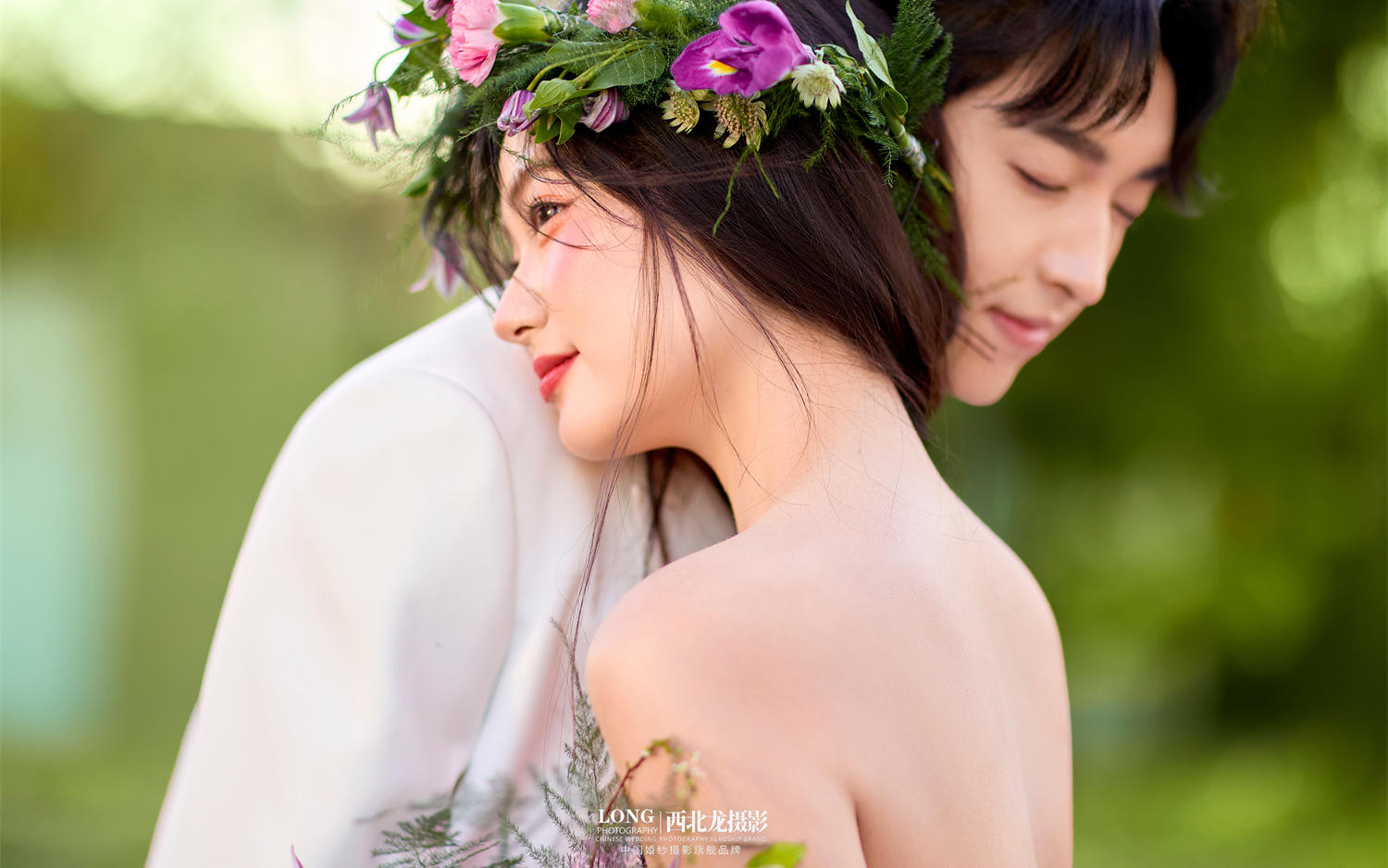 童話成真??屬于紫色系浪漫草坪婚紗照??