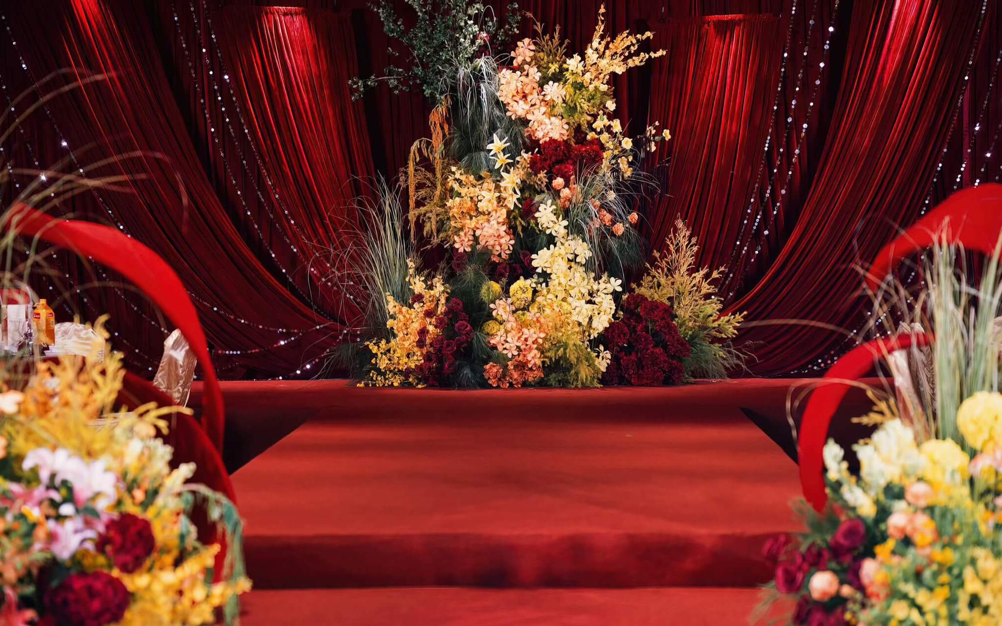 小预算红色野生自然系布幔婚礼