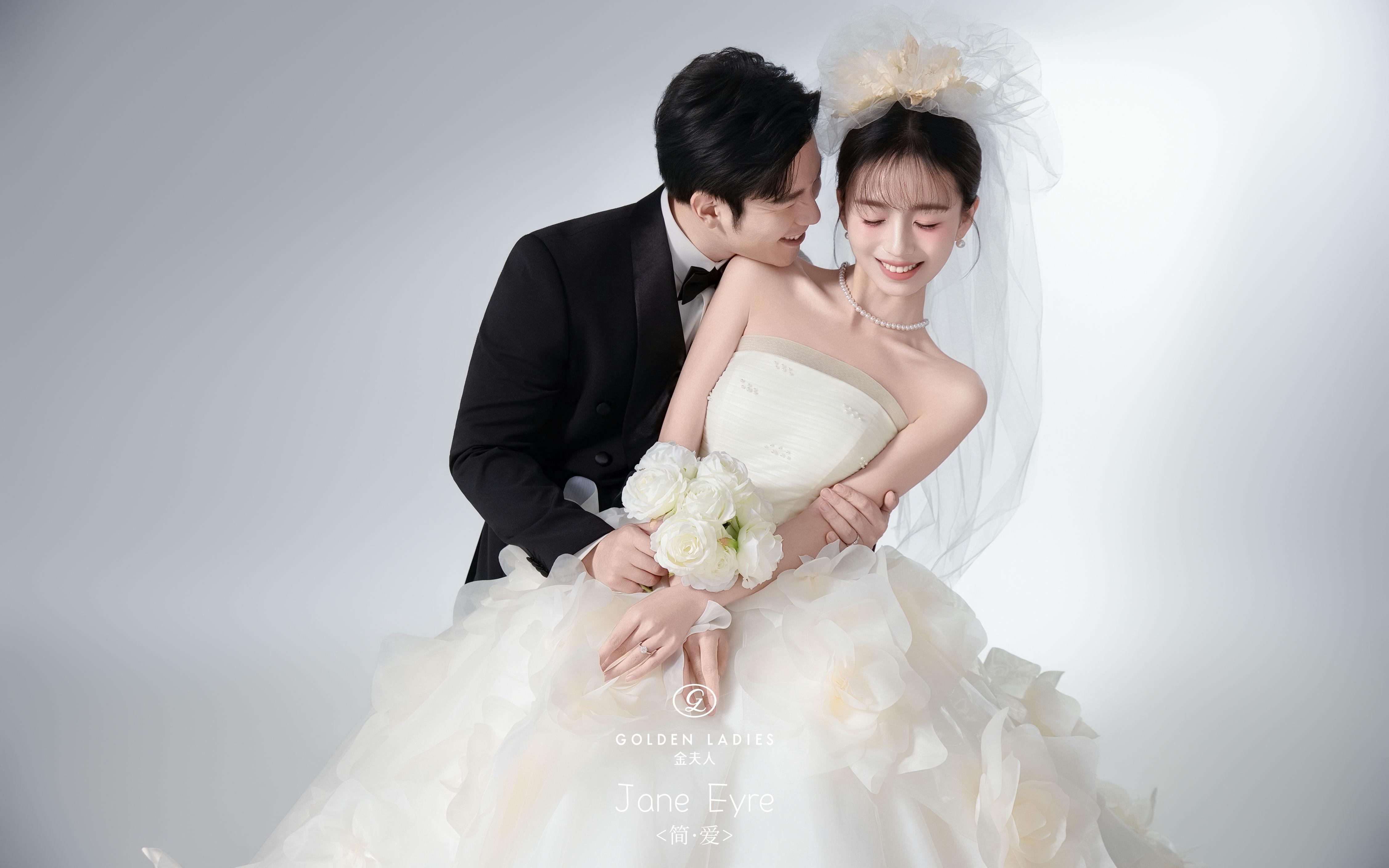 哭死了😭现在的光影婚纱照都美成这样了❓