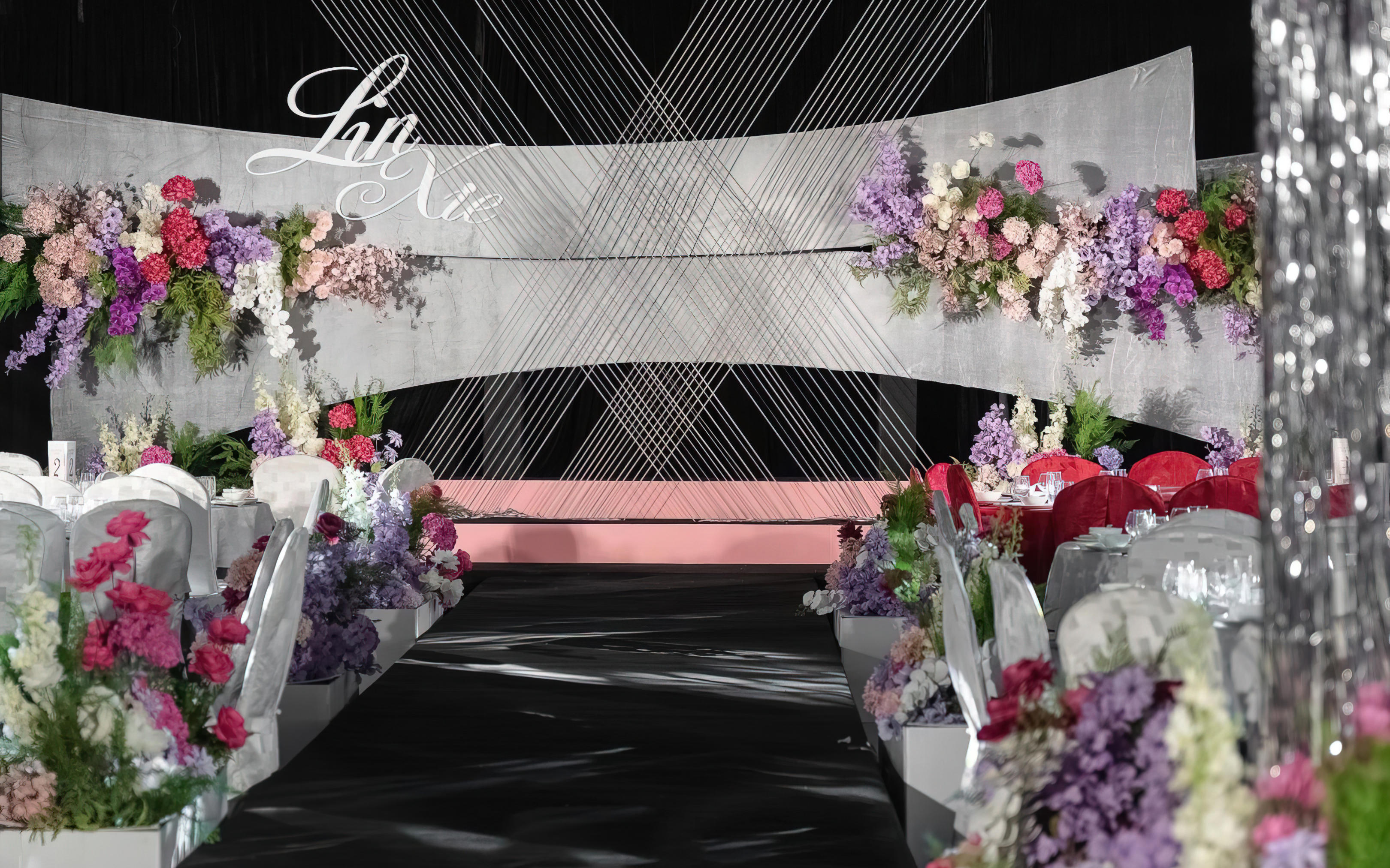 簡(jiǎn)約撞色呈現(xiàn)高級(jí)調(diào)性