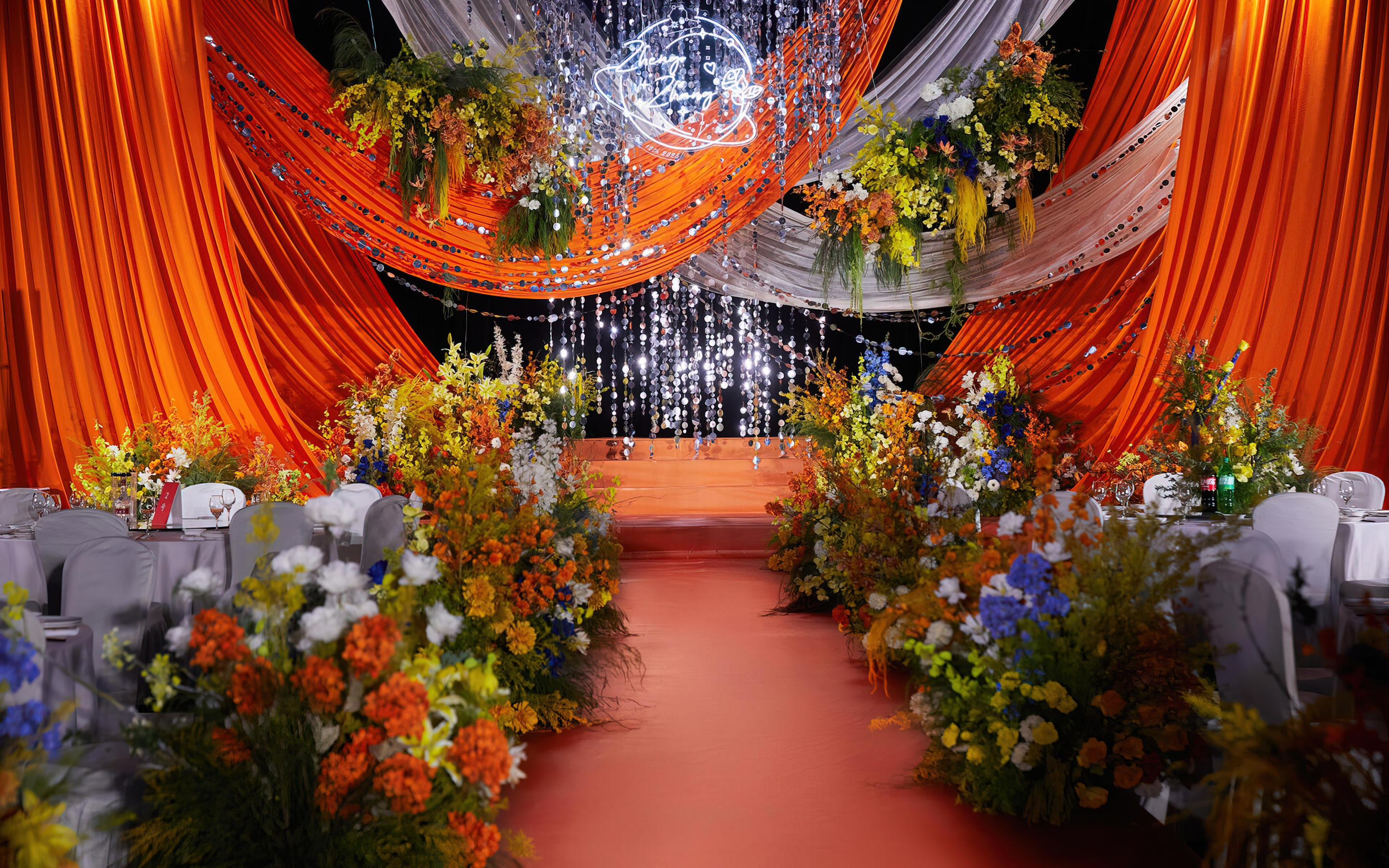 熾烈橘紅，躍動(dòng)視覺焦點(diǎn)