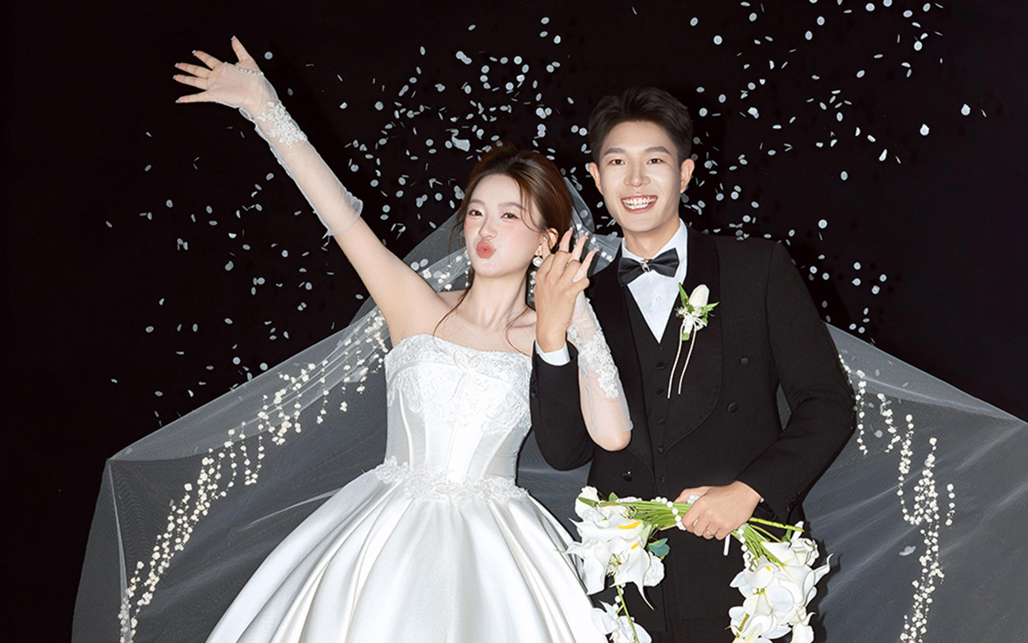 「客片鉴赏」黑色幕布下的温柔🌸花瓣雨主纱太出片