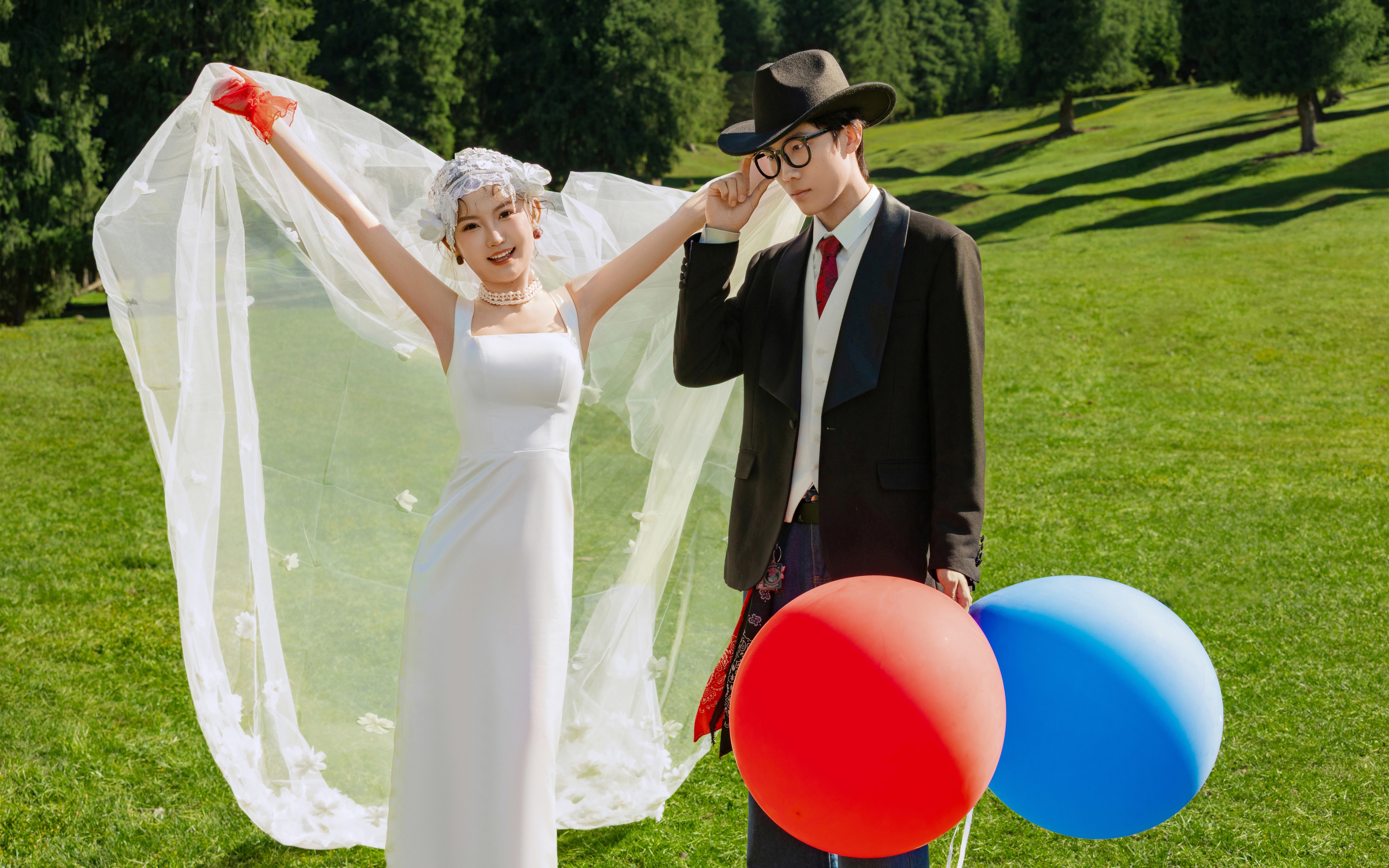 草坪婚纱照｜动作越大婚纱照越出片