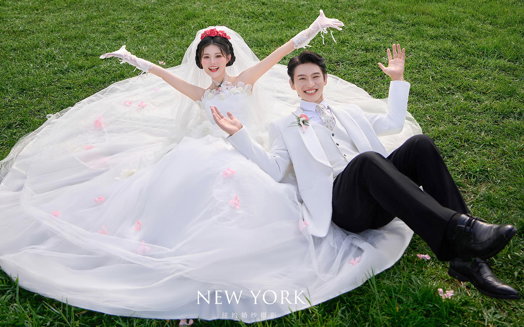 夏日必拍清單+1??鮮活又明媚的草坪婚紗照