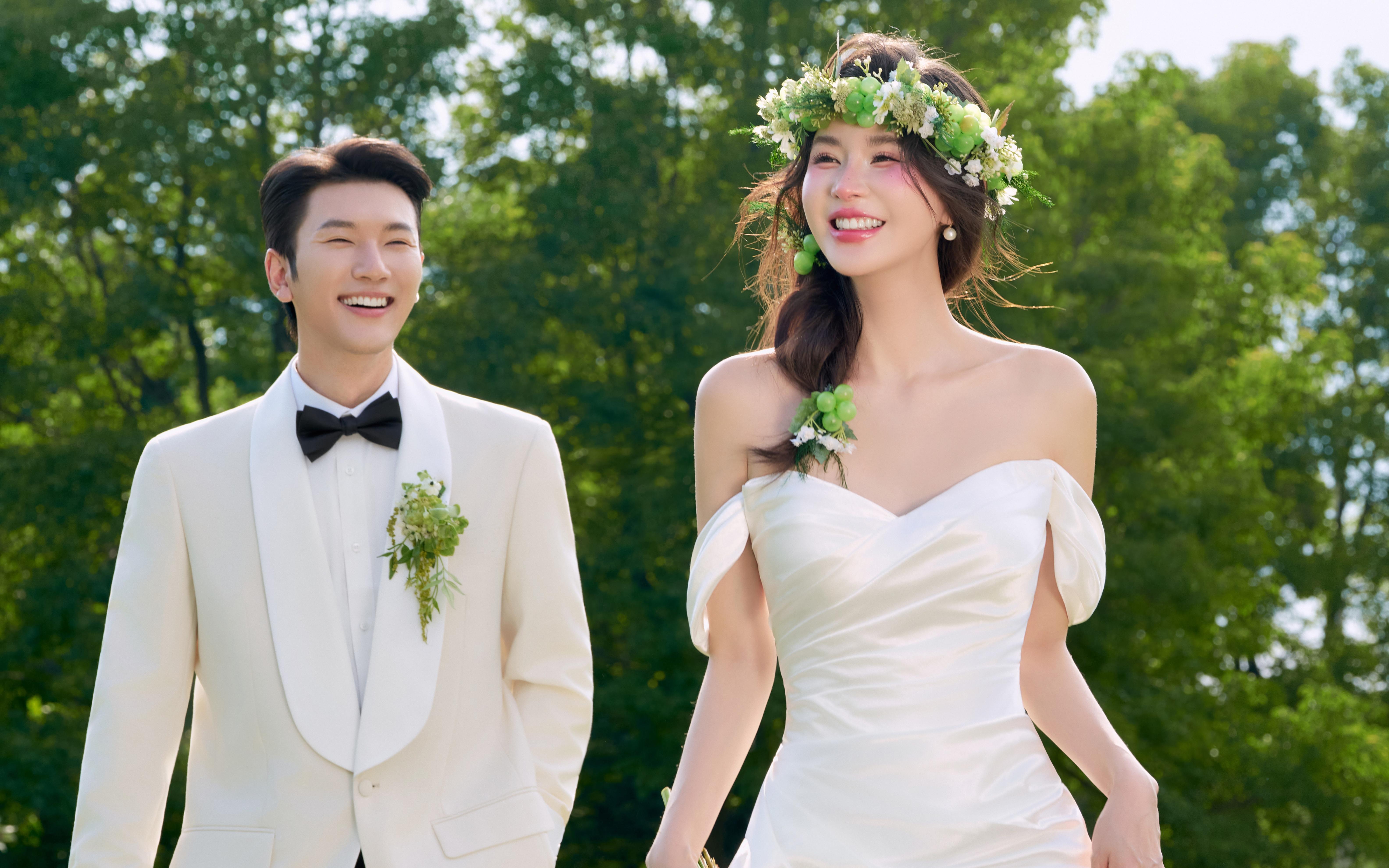被問爆了的草坪婚紗照??誰拍誰好看?。?！