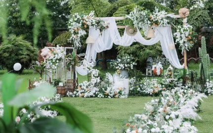 草坪婚礼布置现场