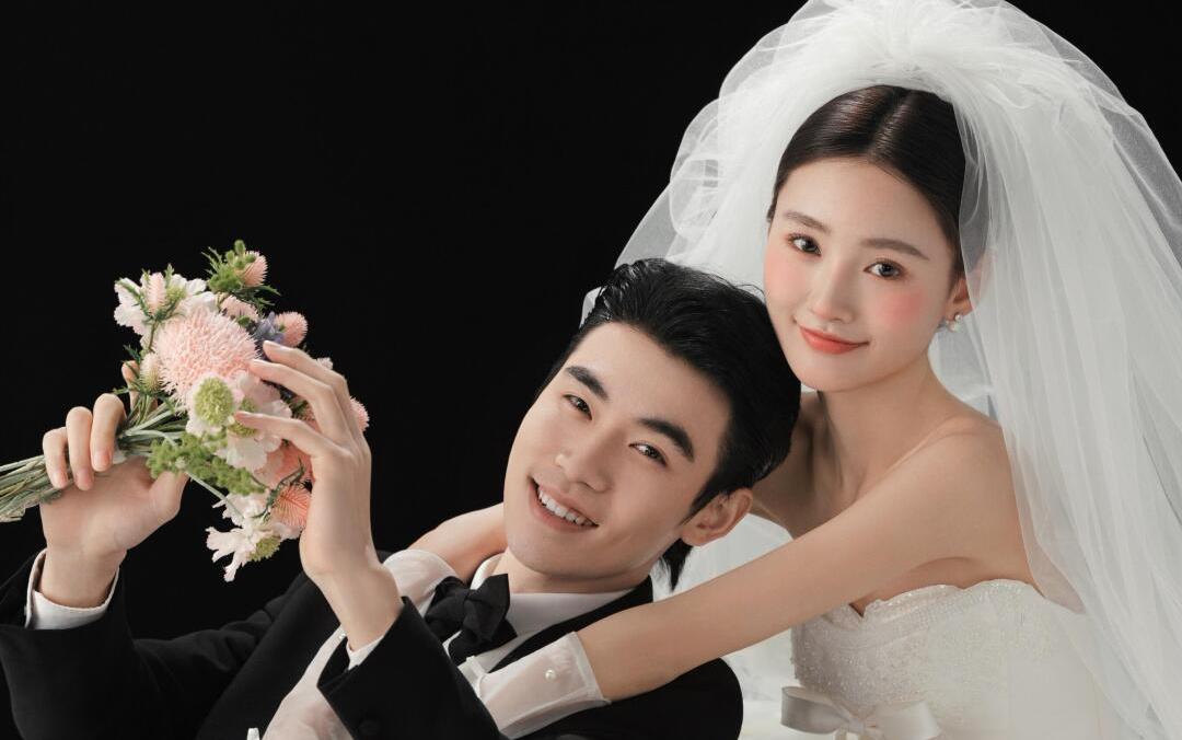 单色极简婚纱照