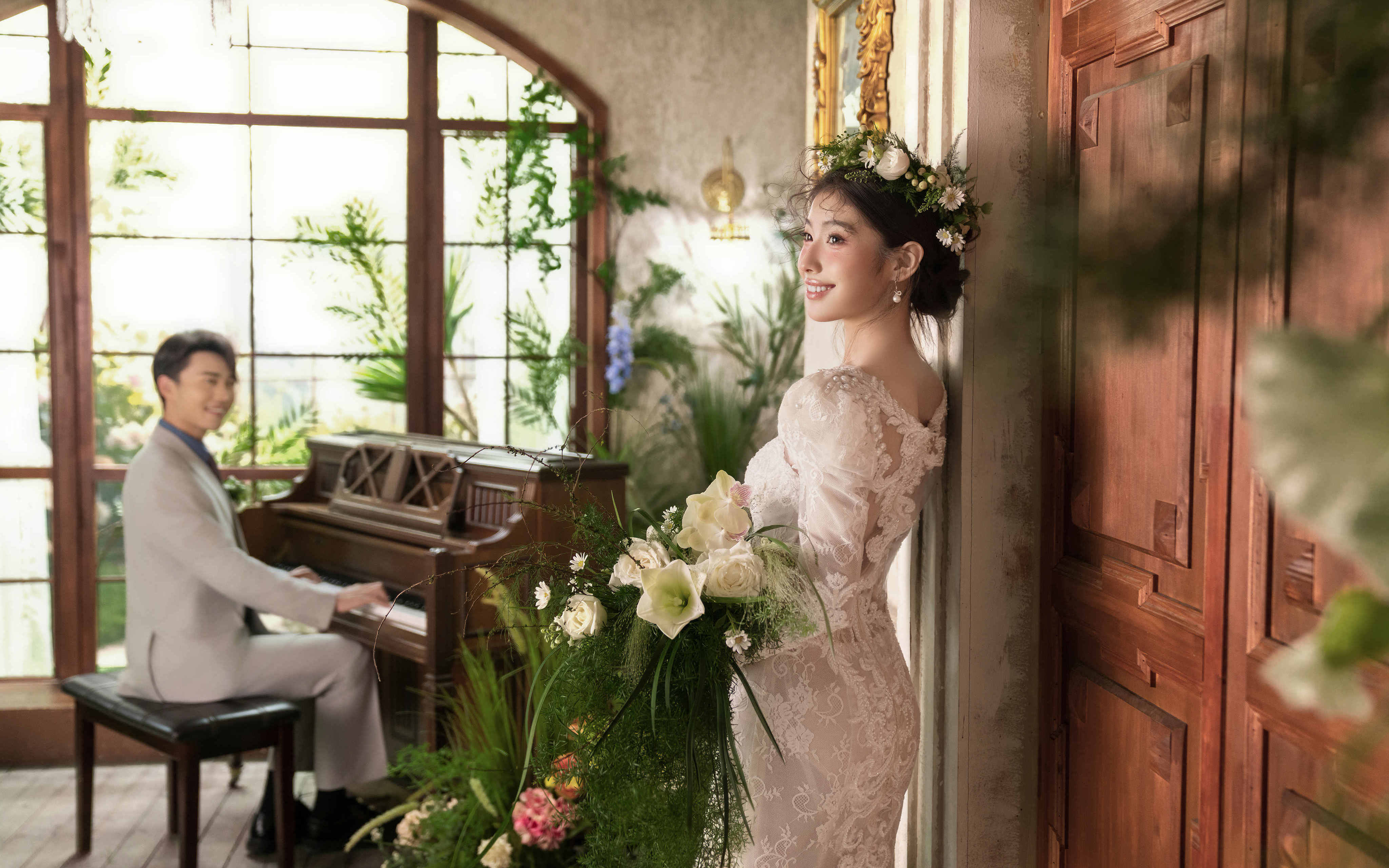 到底是谁还没拍少女感花房婚纱照吖🥰太美了