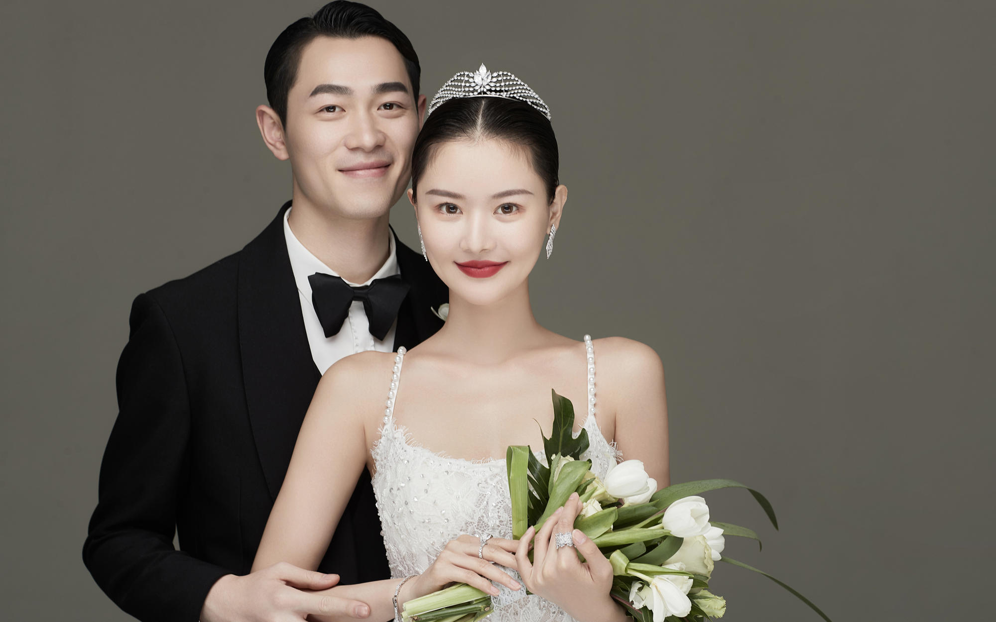 【施華洛攝影】灰底極簡婚紗照啦?簡約高級