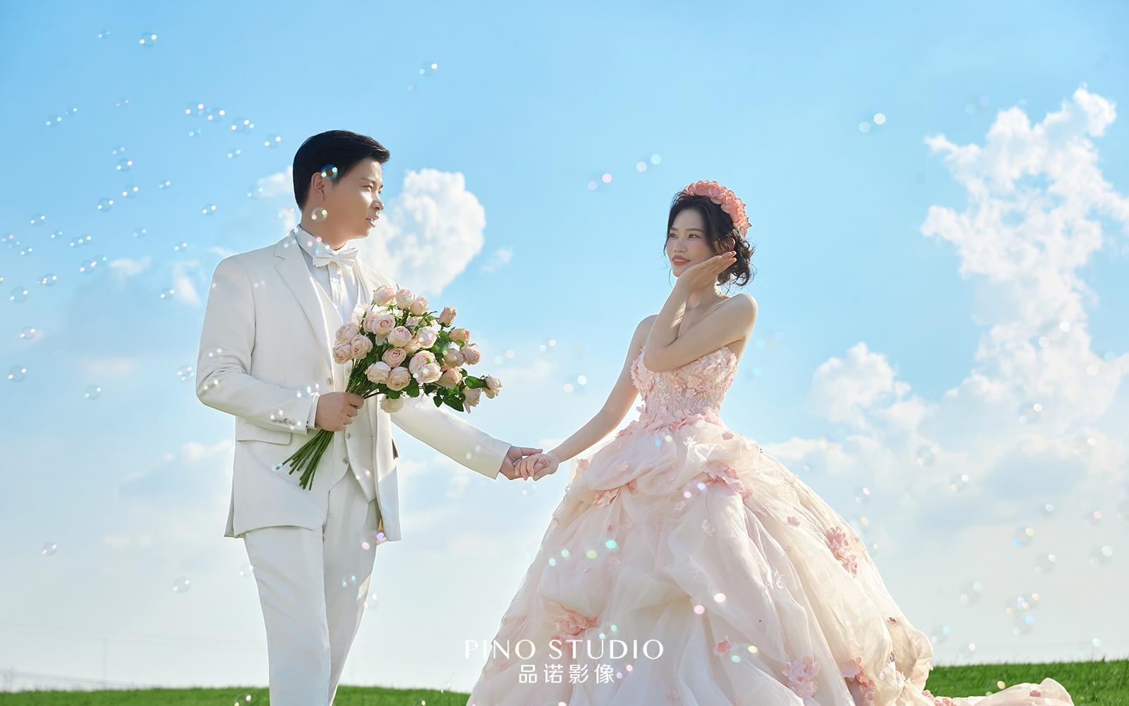 氛圍感草坪婚紗照 客片欣賞