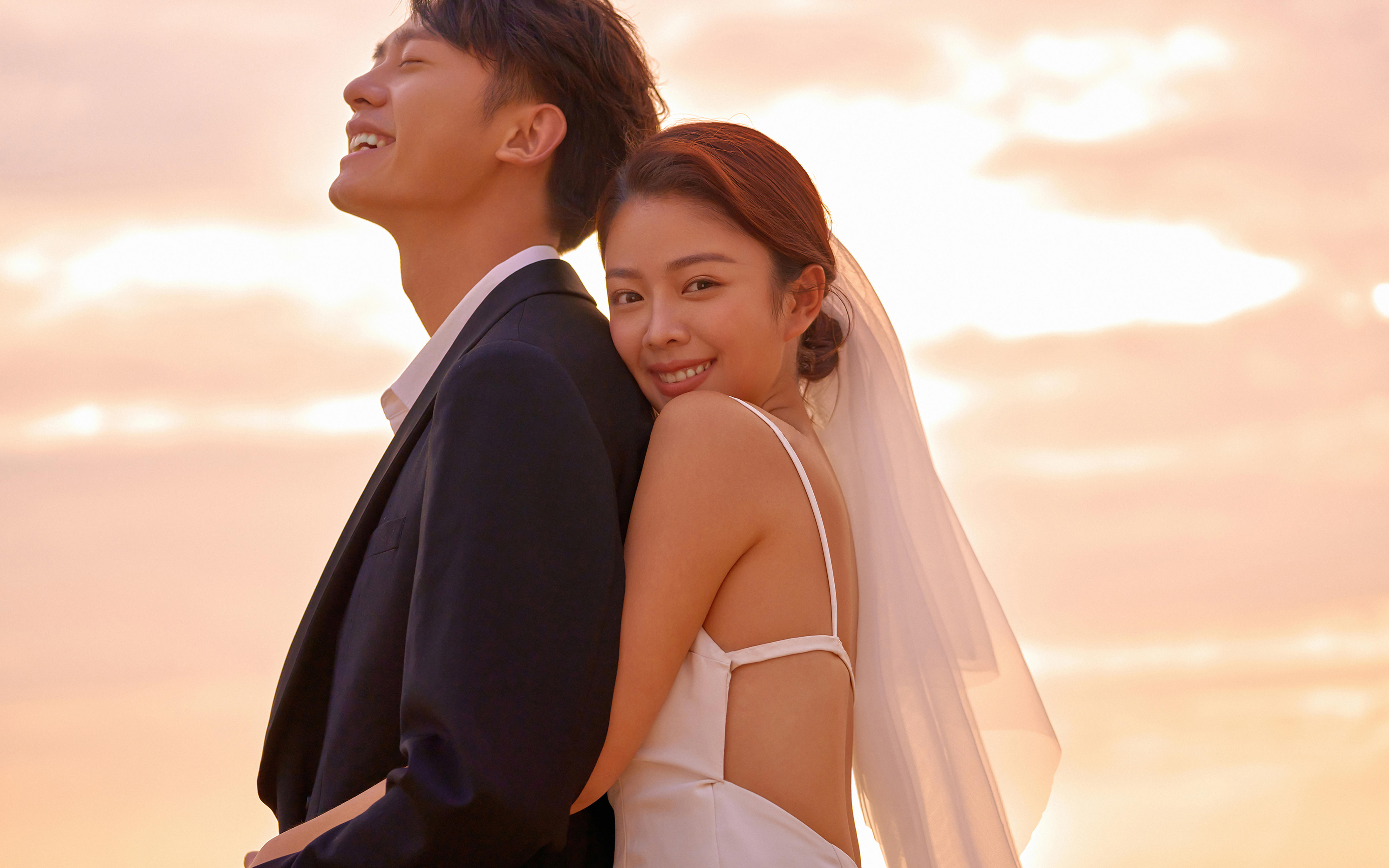 唯美夕阳海景婚纱照