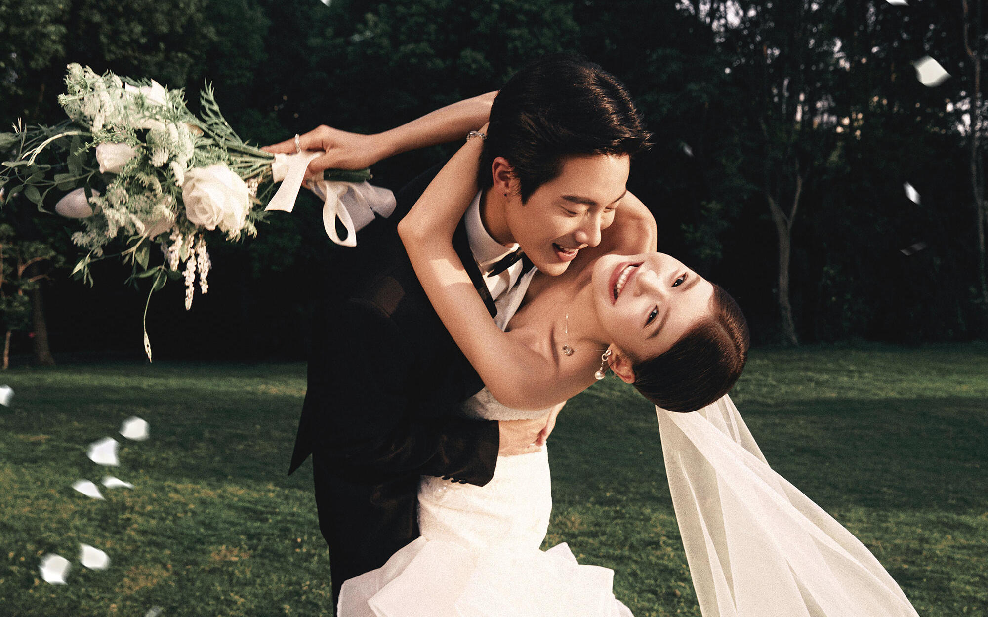 超絕ins風草坪婚紗照??這膠片感被夸爆了