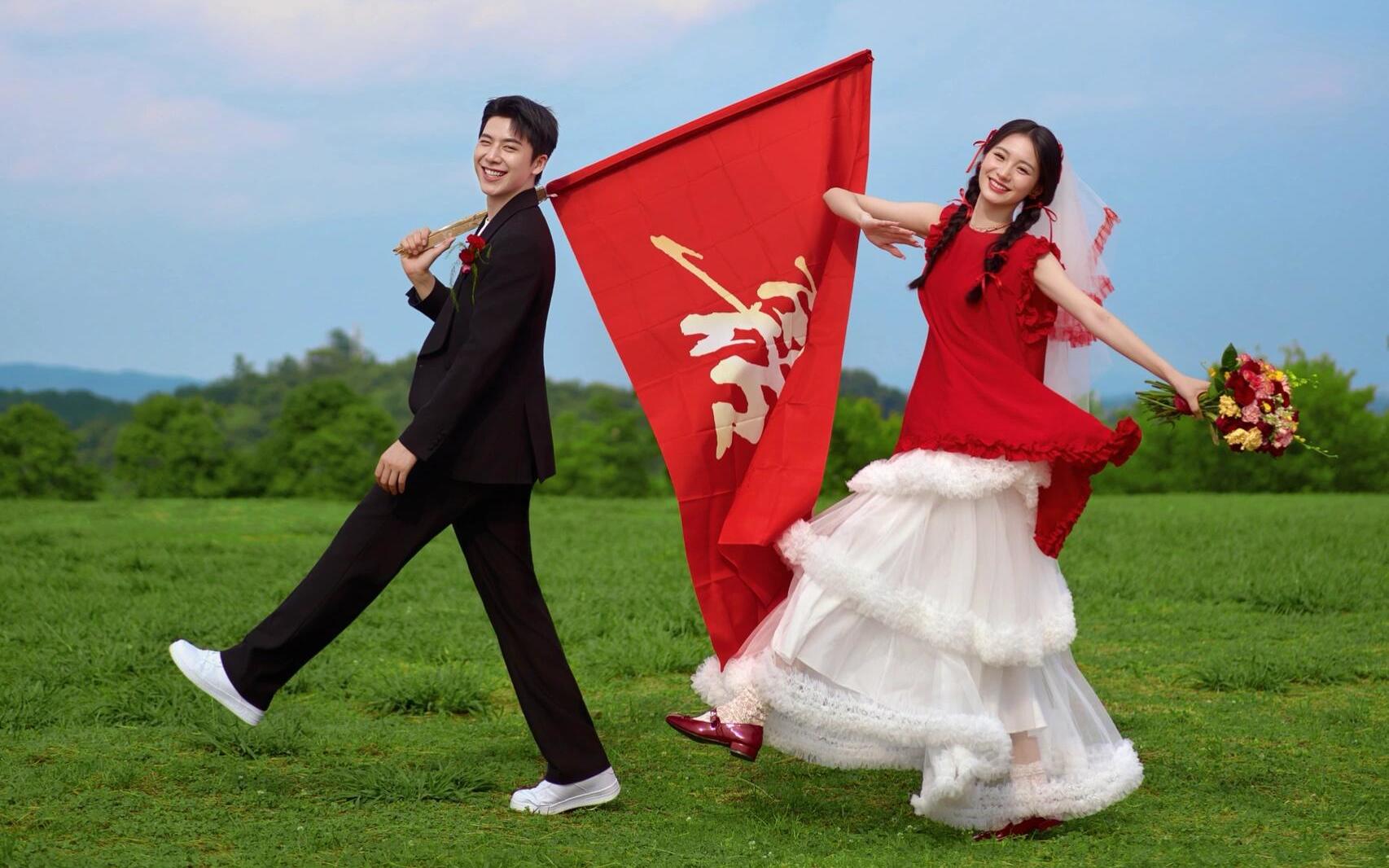 甜蜜瞬間??超有生命力的草坪喜嫁婚紗照?