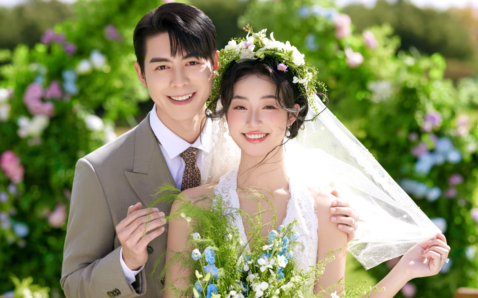 草坪婚礼婚纱照🌿把浪漫进行到底💕
