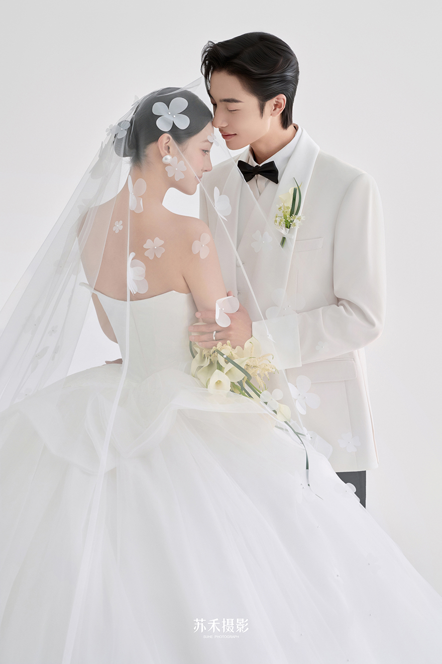【國(guó)慶特惠】一價(jià)全包攝影8服9造+跟妝+高奢禮服