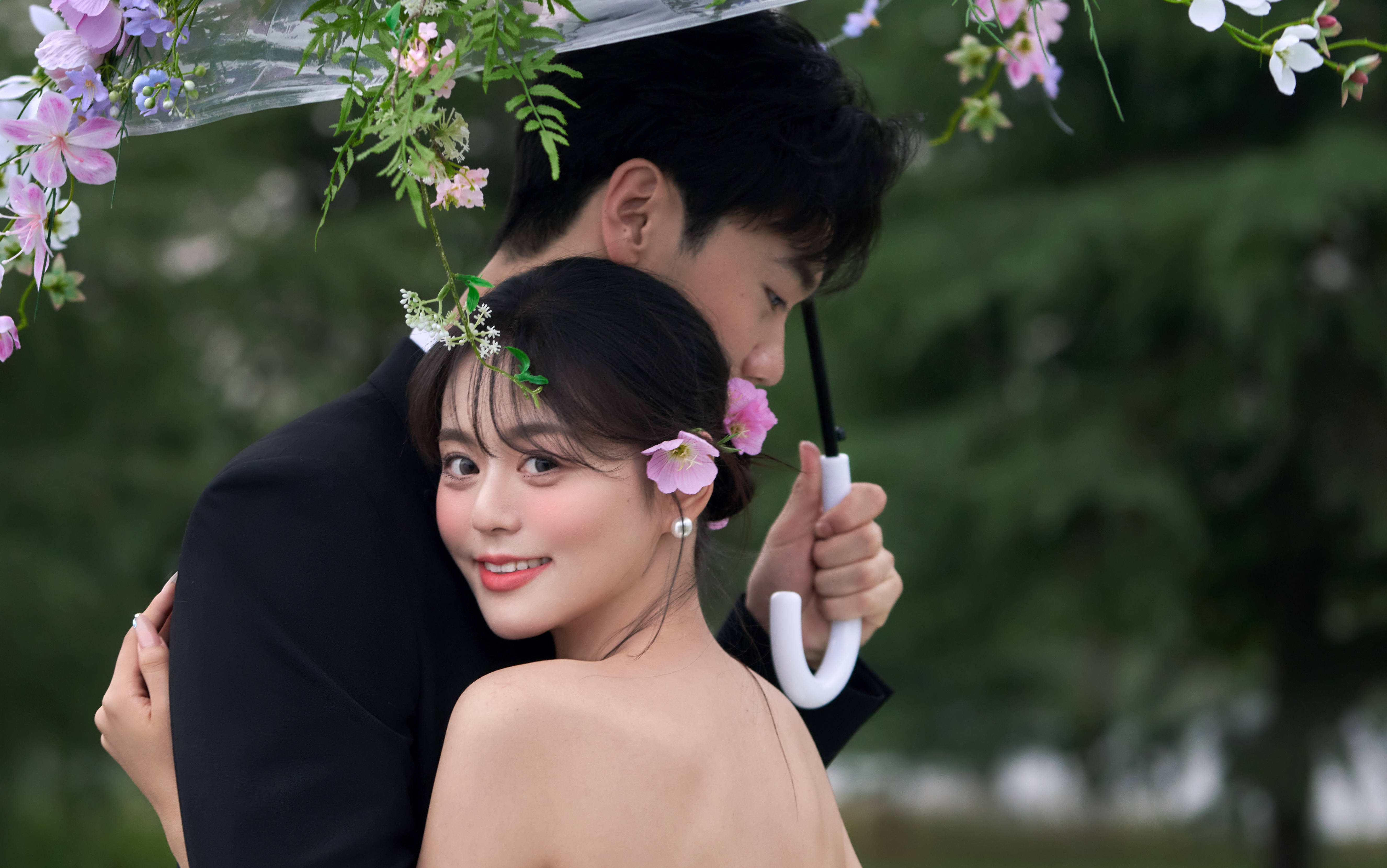 狠狠擊中少女心！浪漫花傘韓系婚紗照美爆了