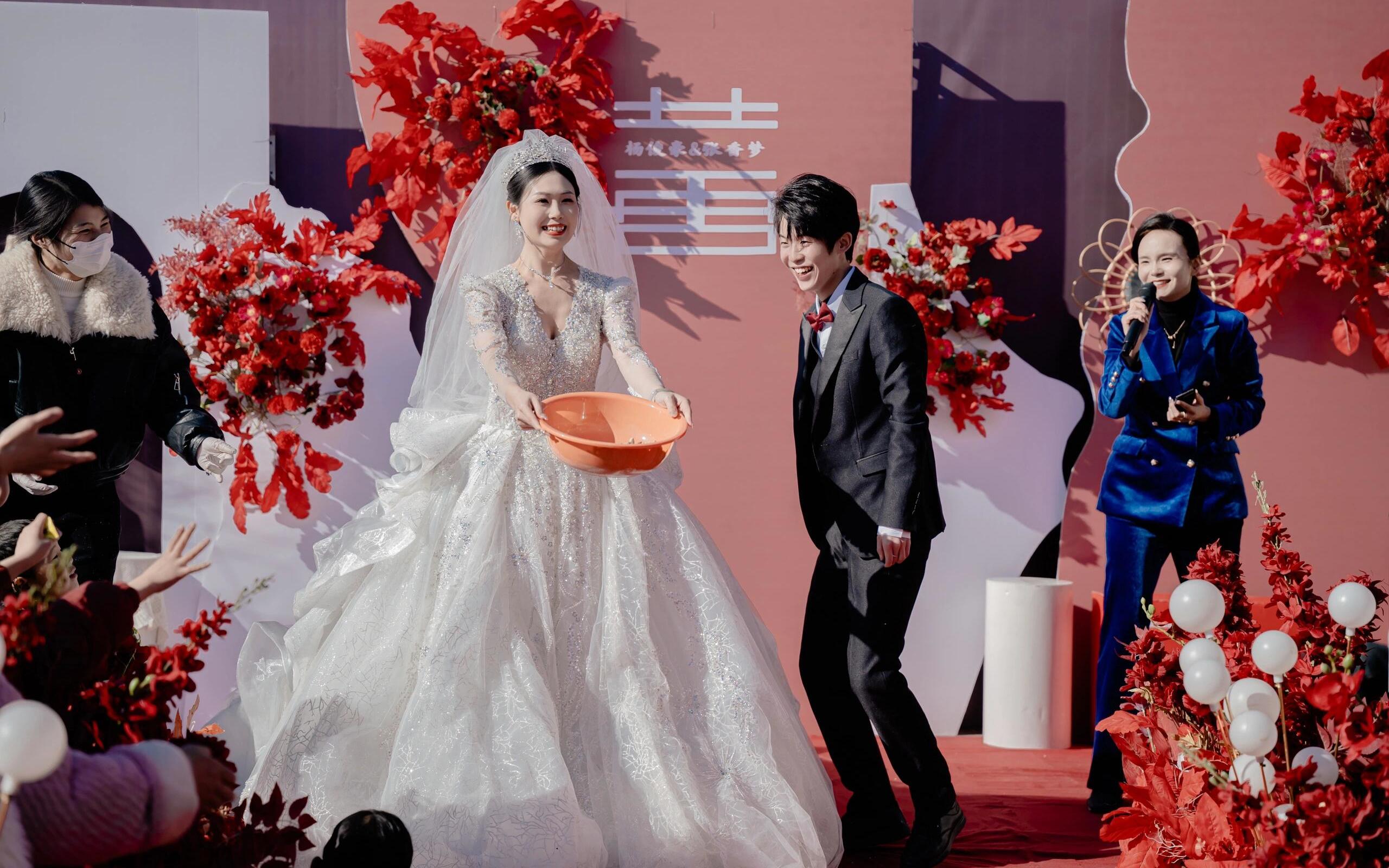 【金铂爵】农村婚礼也很喜庆，婆婆很高兴