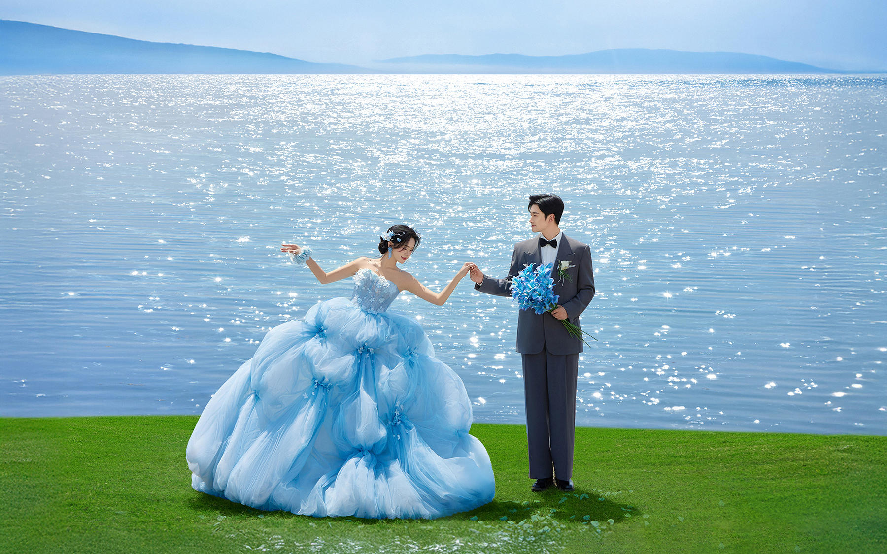 小众不撞款！这组蓝调湖边婚纱照太戳我了