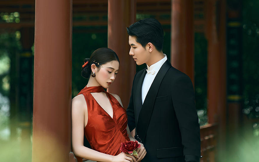 中式園林婚紗照｜在竹影紅墻間，把愛寫成詩 ??