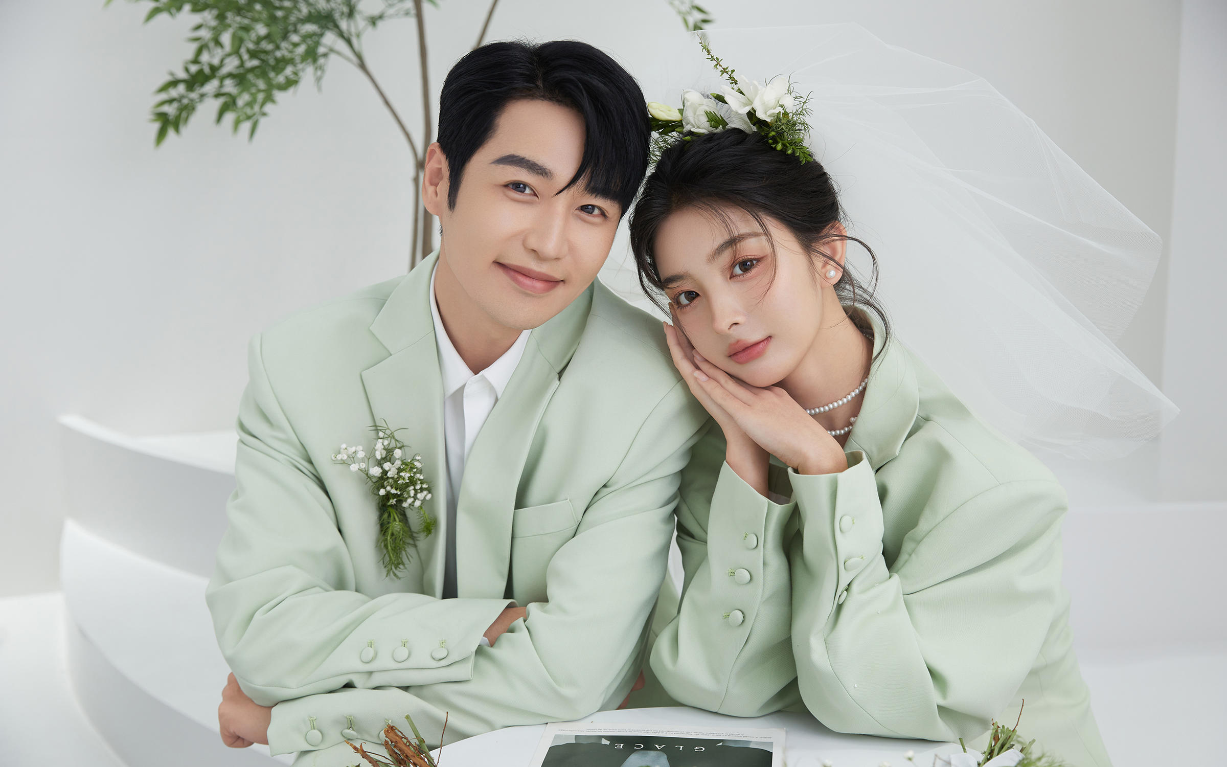 西装定格内景ins风，婚照把潮酷浪漫焊进镜头里