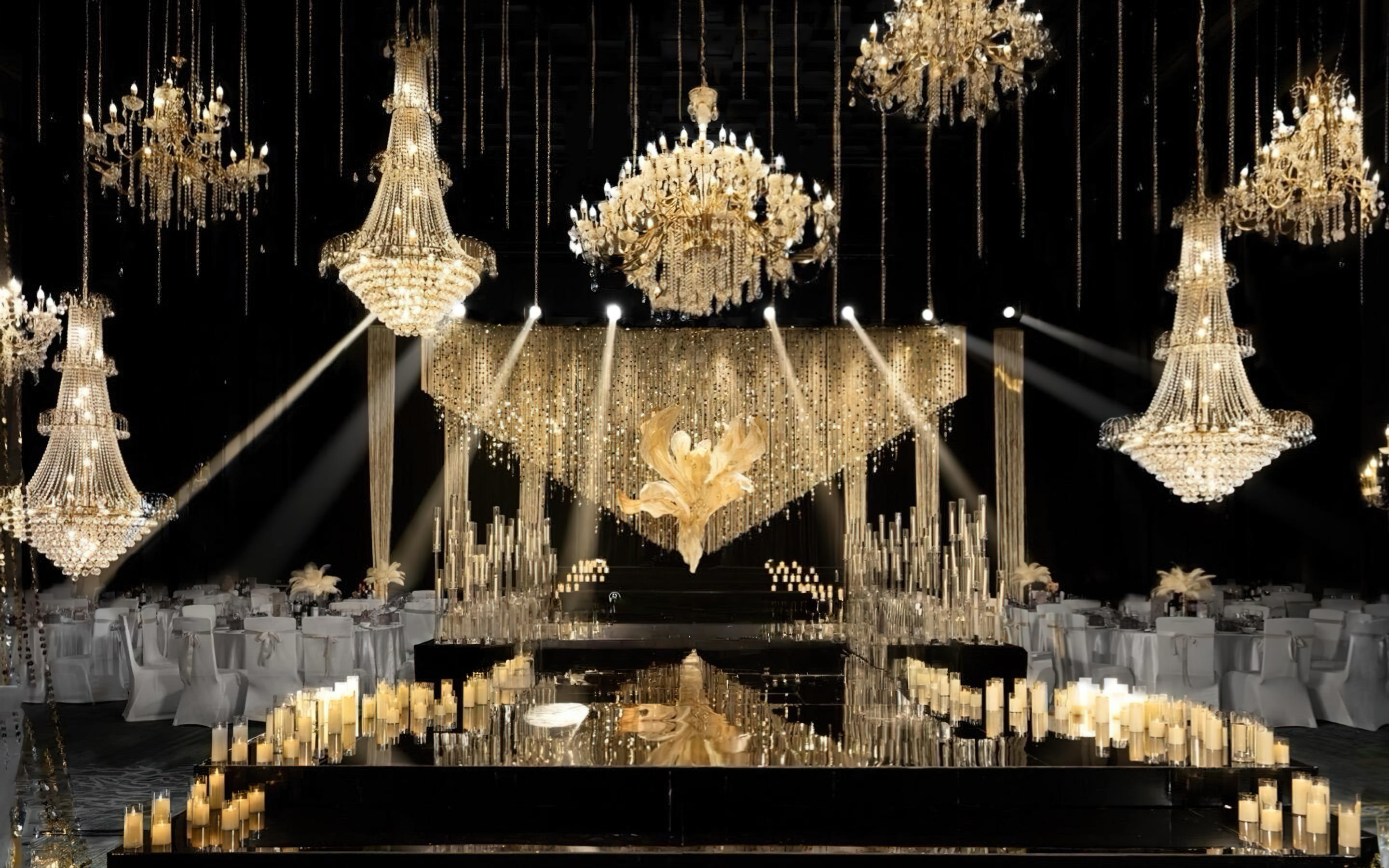 黑与金的碰撞，演绎低调奢华