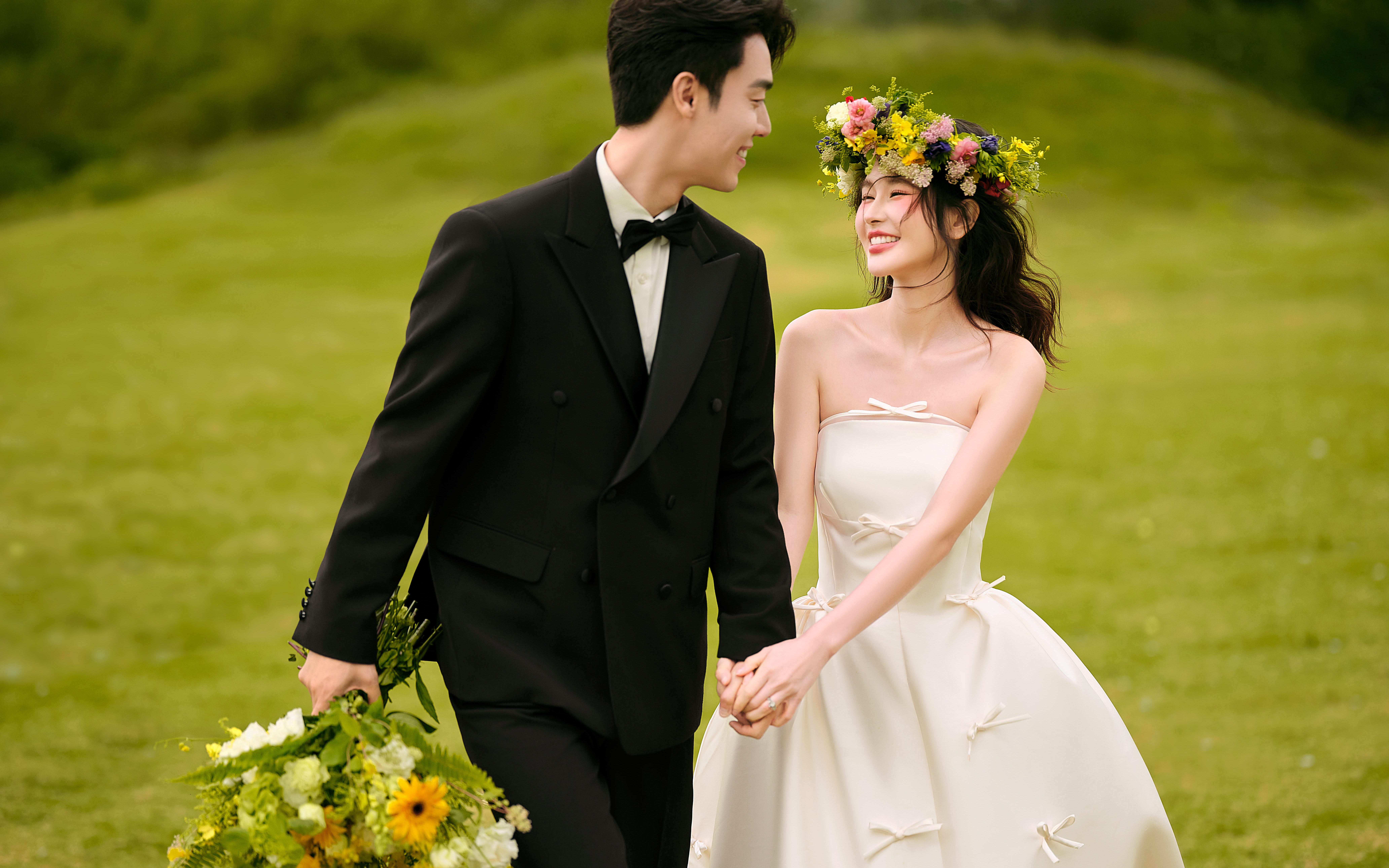 人气热拍｜化身林间仙子，让爱意在平野间流淌