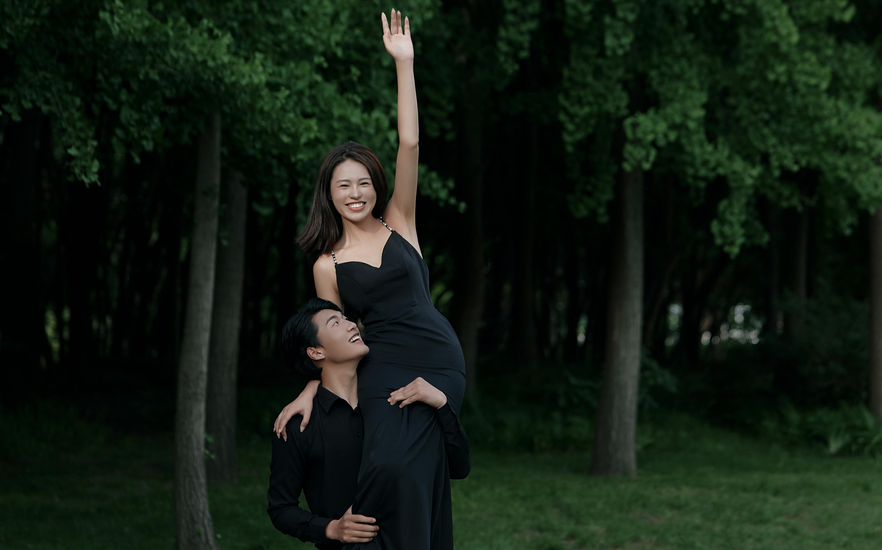 小众又高级的草坪婚纱照
