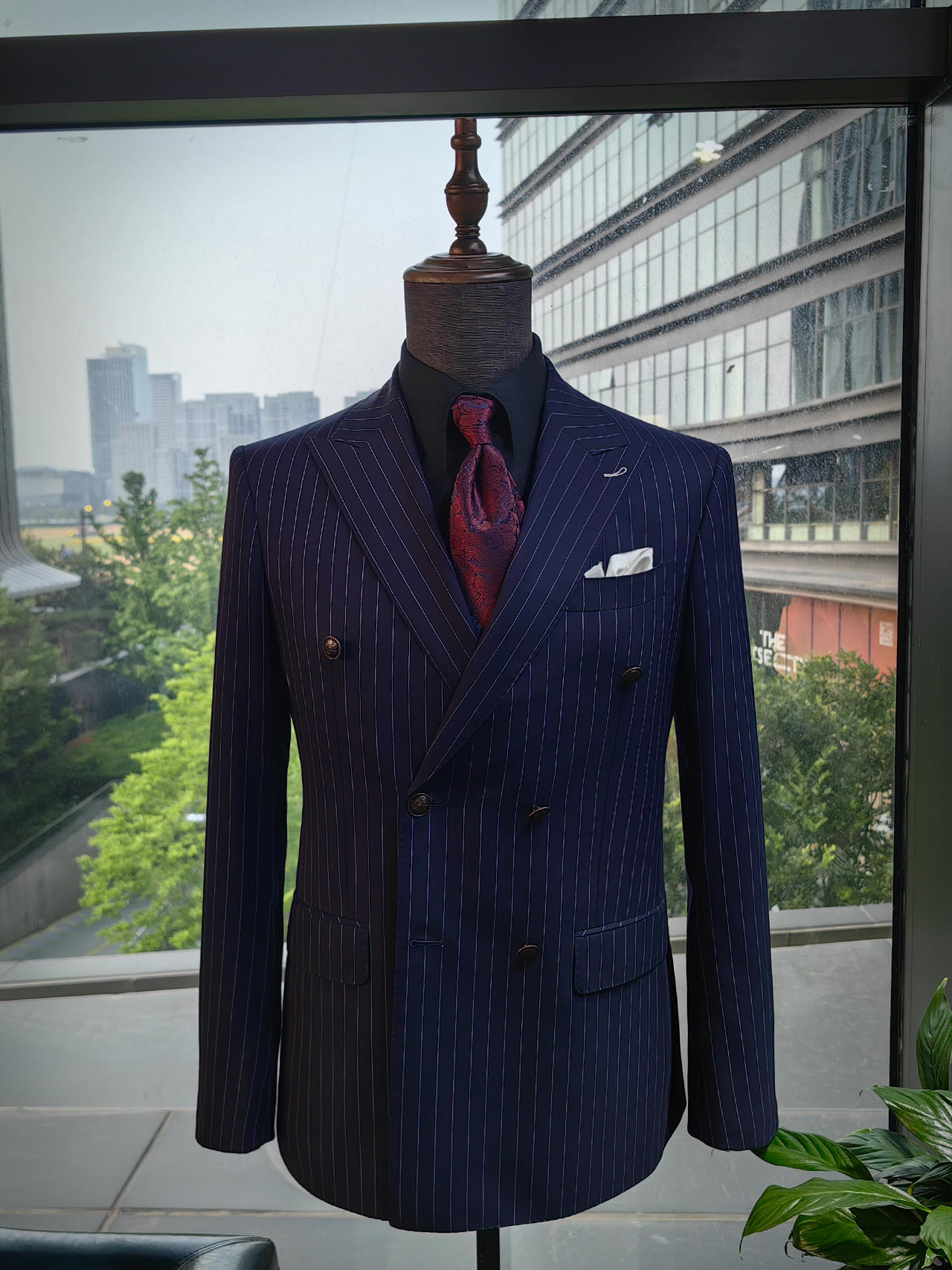 英伦  |  藏青条纹双排扣