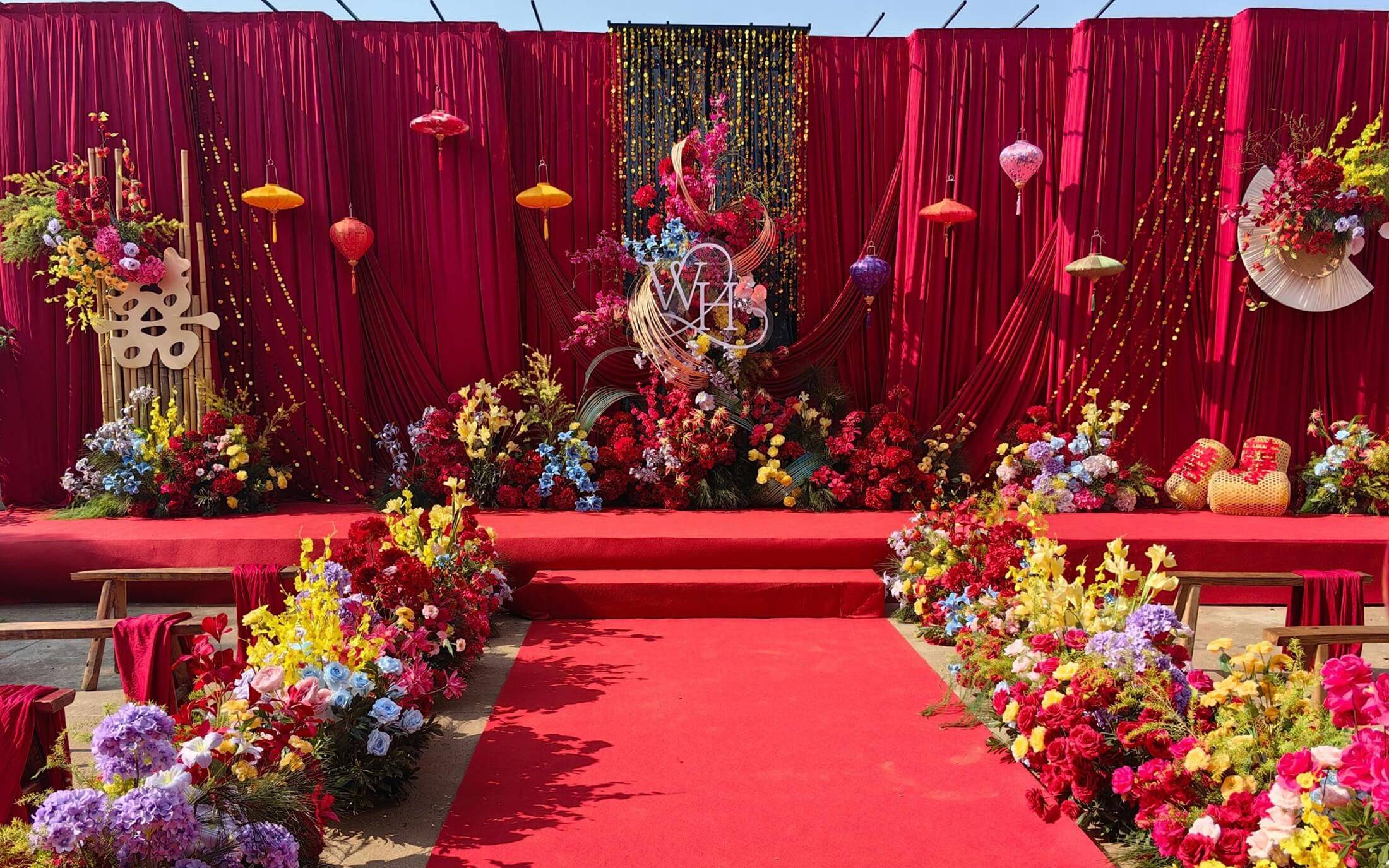 红色新中式布幔亮片户外农村婚礼