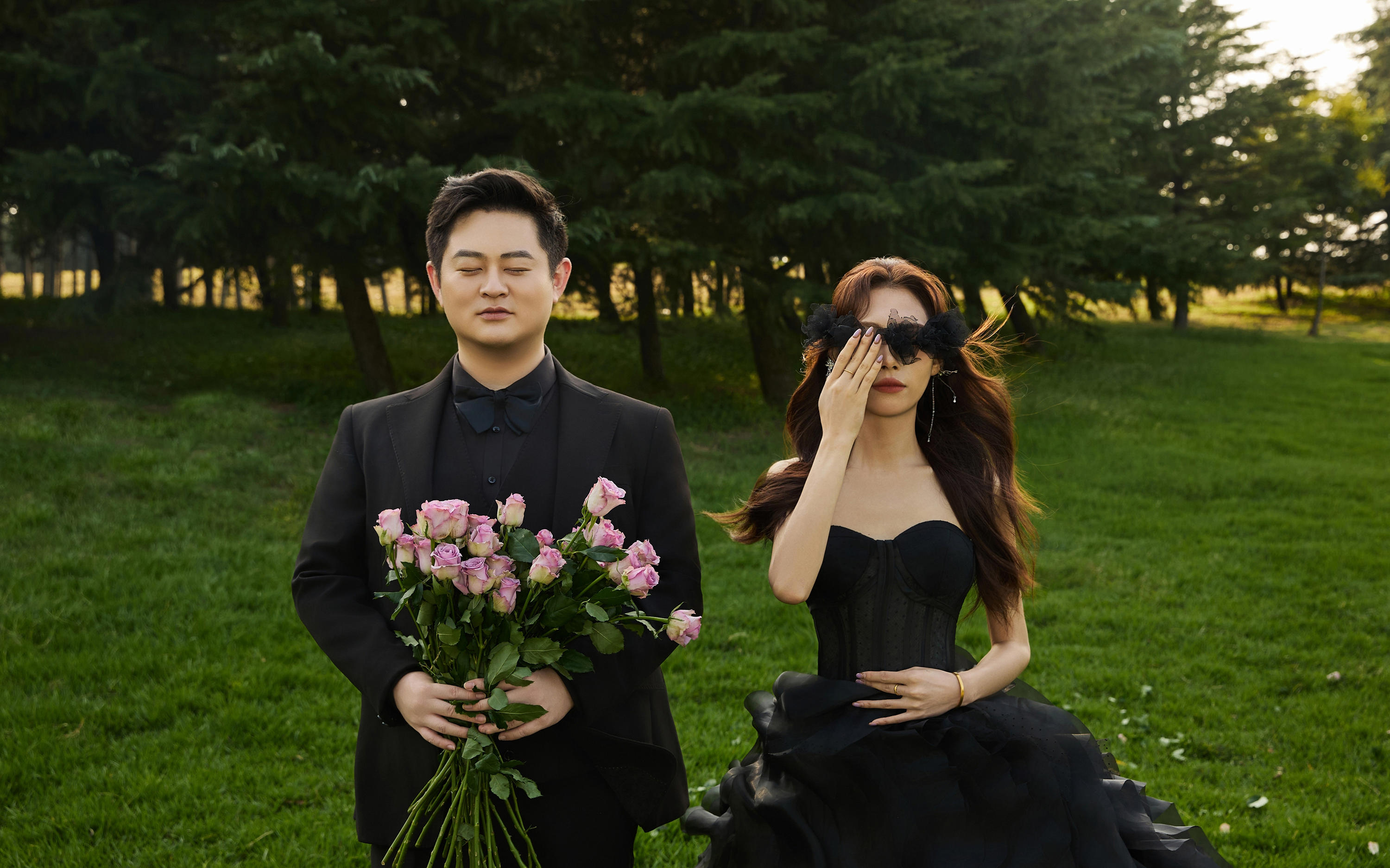 客片｜草坪酷颯黑紗婚紗照