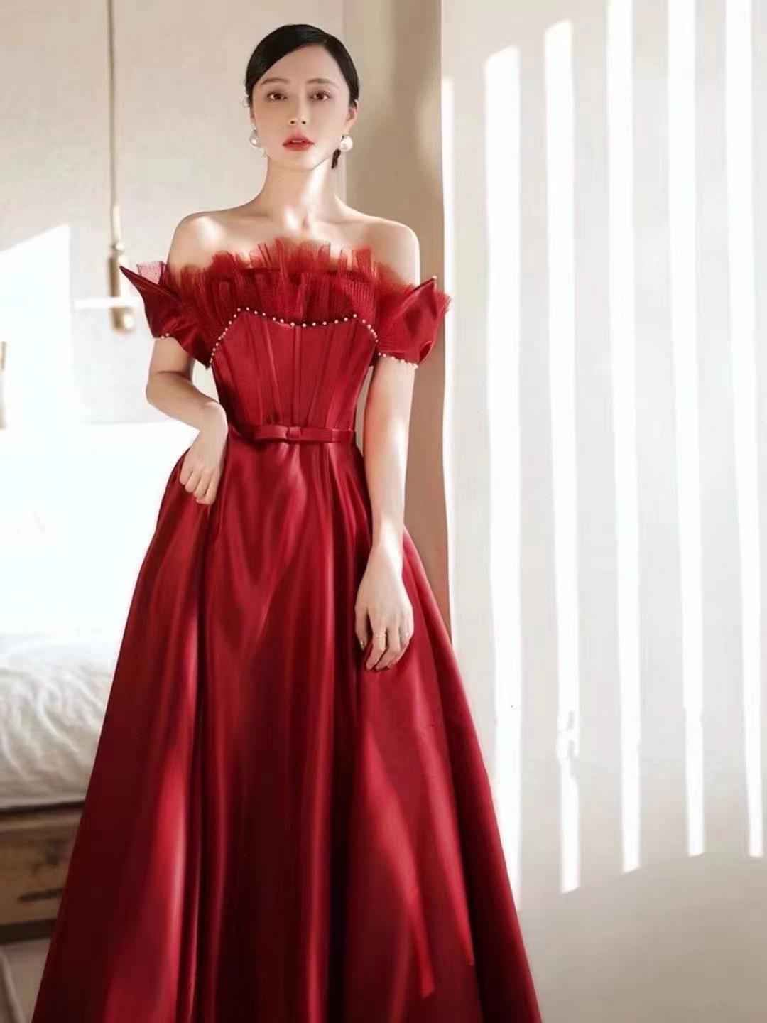 【限时订婚优惠套】全场礼服选一+送精致订婚妆