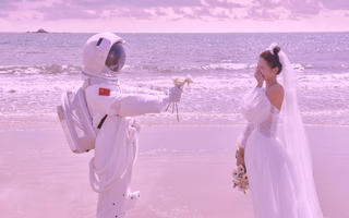 自带滤镜的海边婚纱照🌊陷入浪漫的紫💜