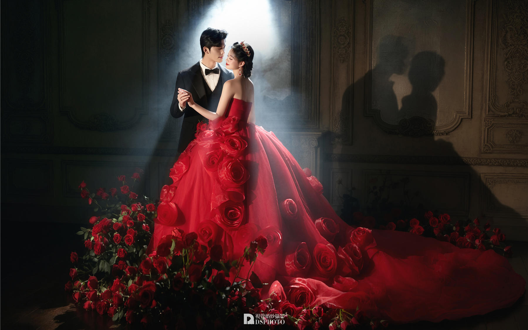 ??墜入玫瑰莊園的復(fù)古電影夢｜婚紗照天花板來了！