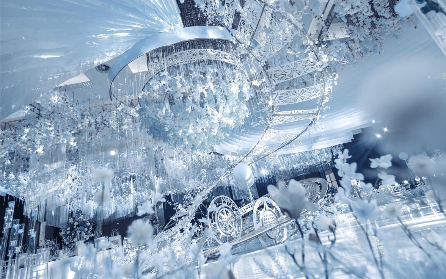 汇爱婚礼《旅行》宝蓝+黄童趣卡通风格