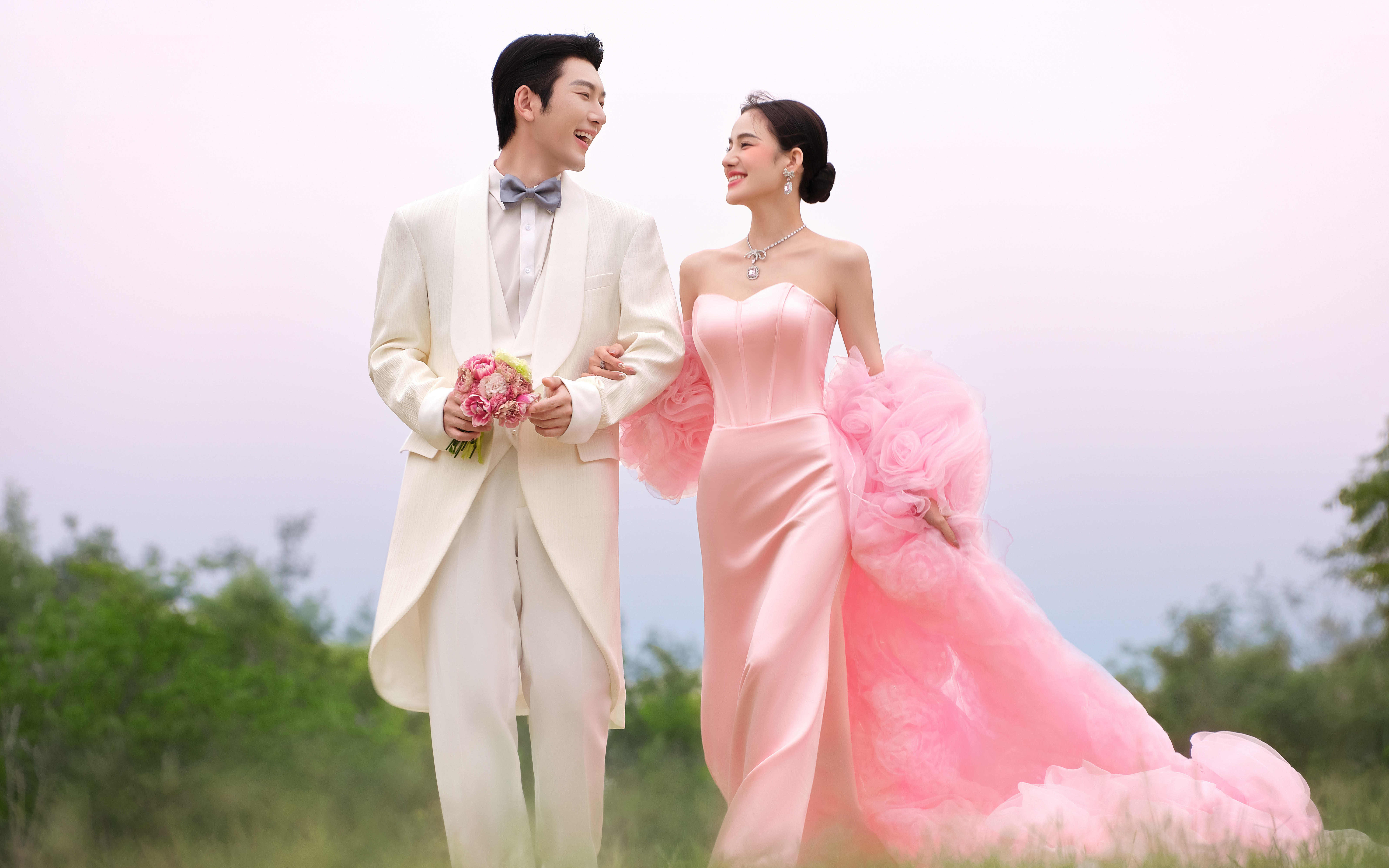 外景婚纱照草坪婚纱照森系婚纱照