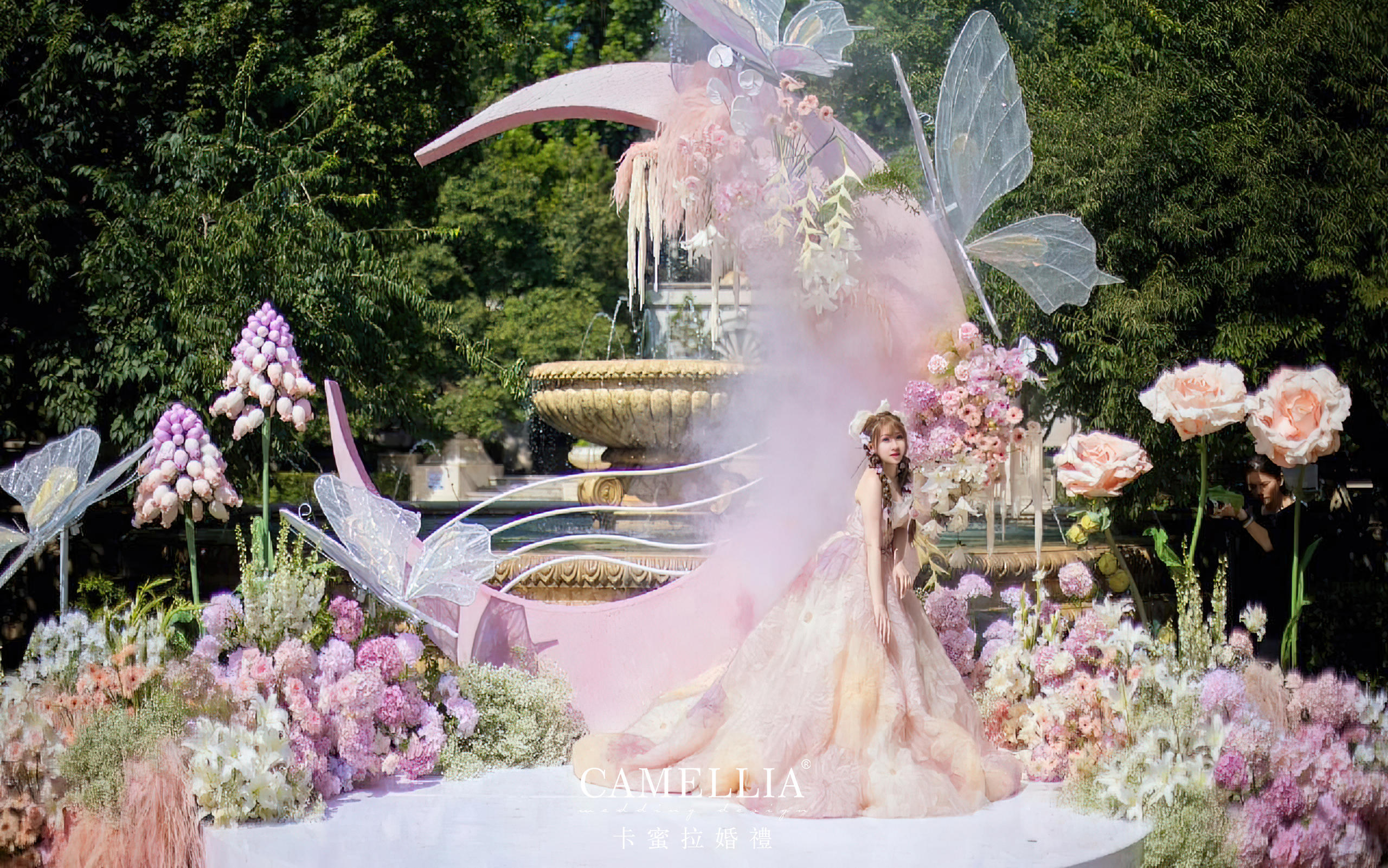 夏末花园里的甜梦婚礼