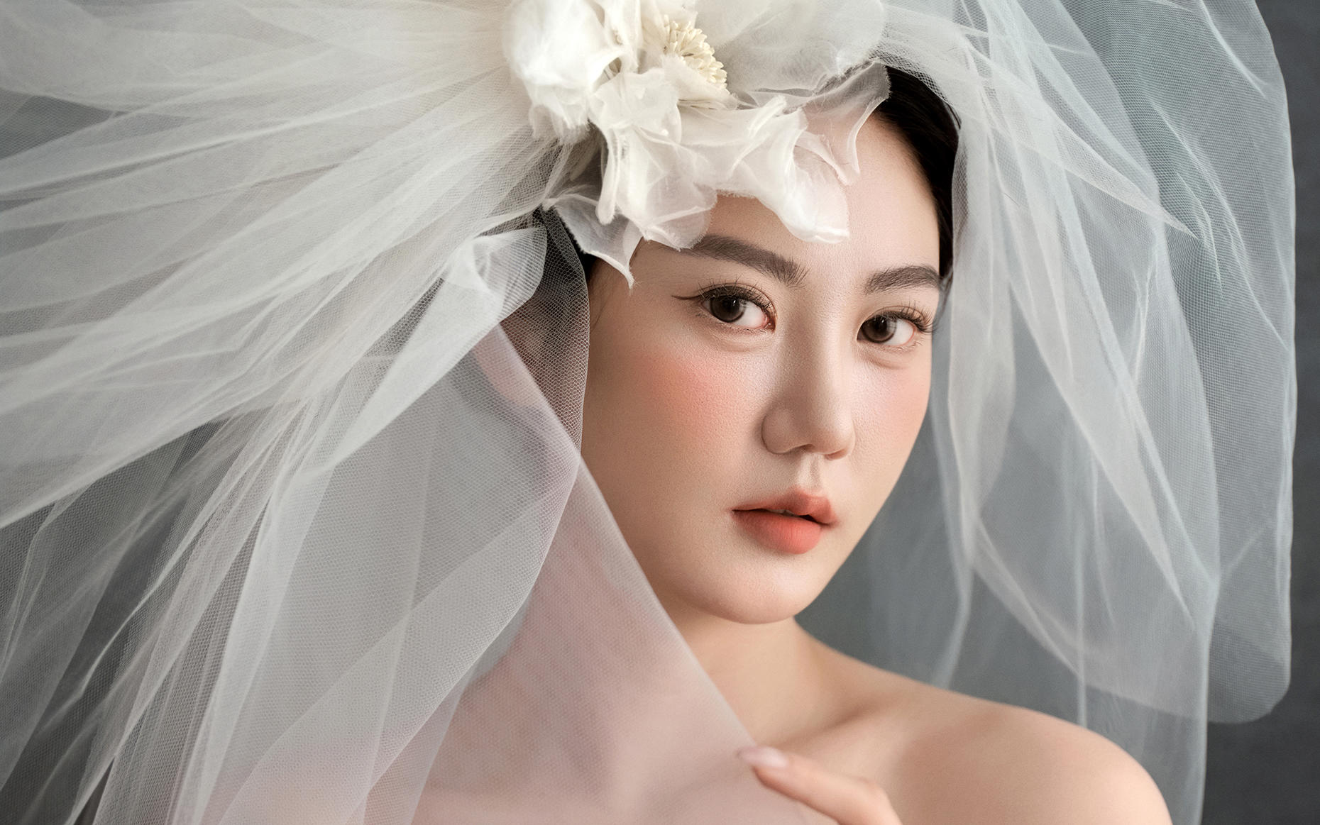 獨(dú)美時刻！妹子單人婚紗照驚艷來襲??