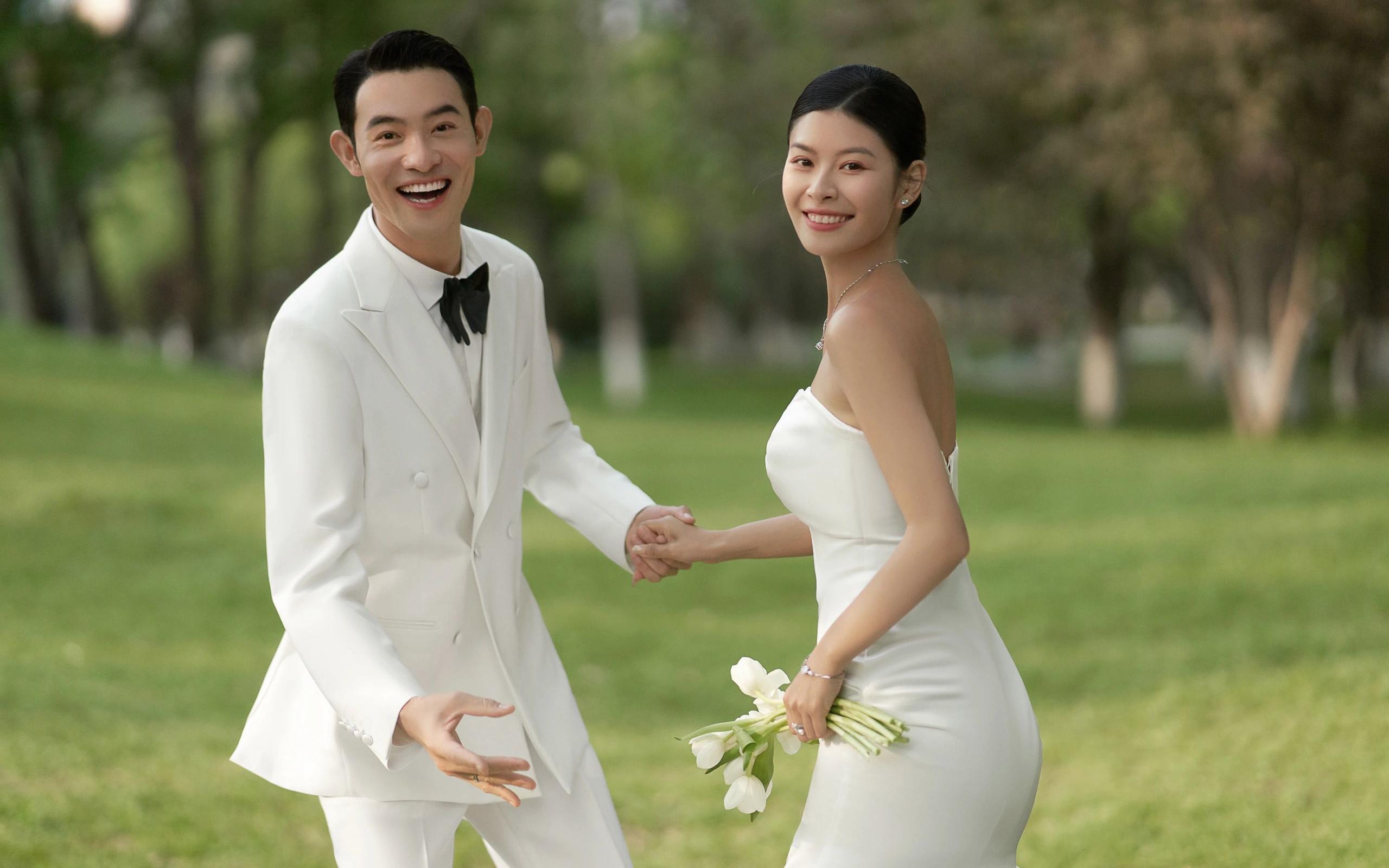 直接說(shuō)愛(ài)??這個(gè)草坪婚紗照讓我無(wú)法自拔