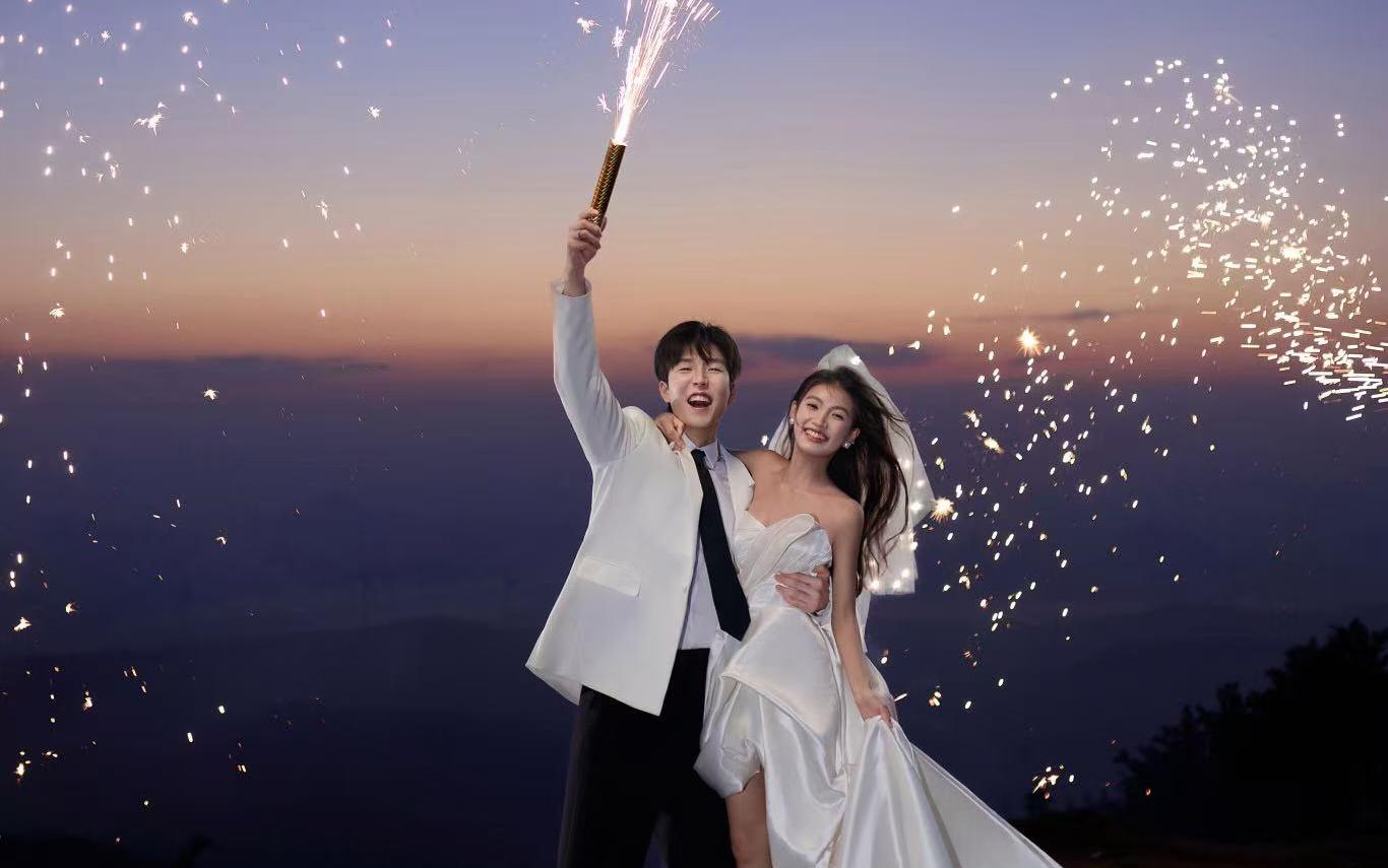 山顶蓝调婚纱照还是太权威了‼️氛围感拉满