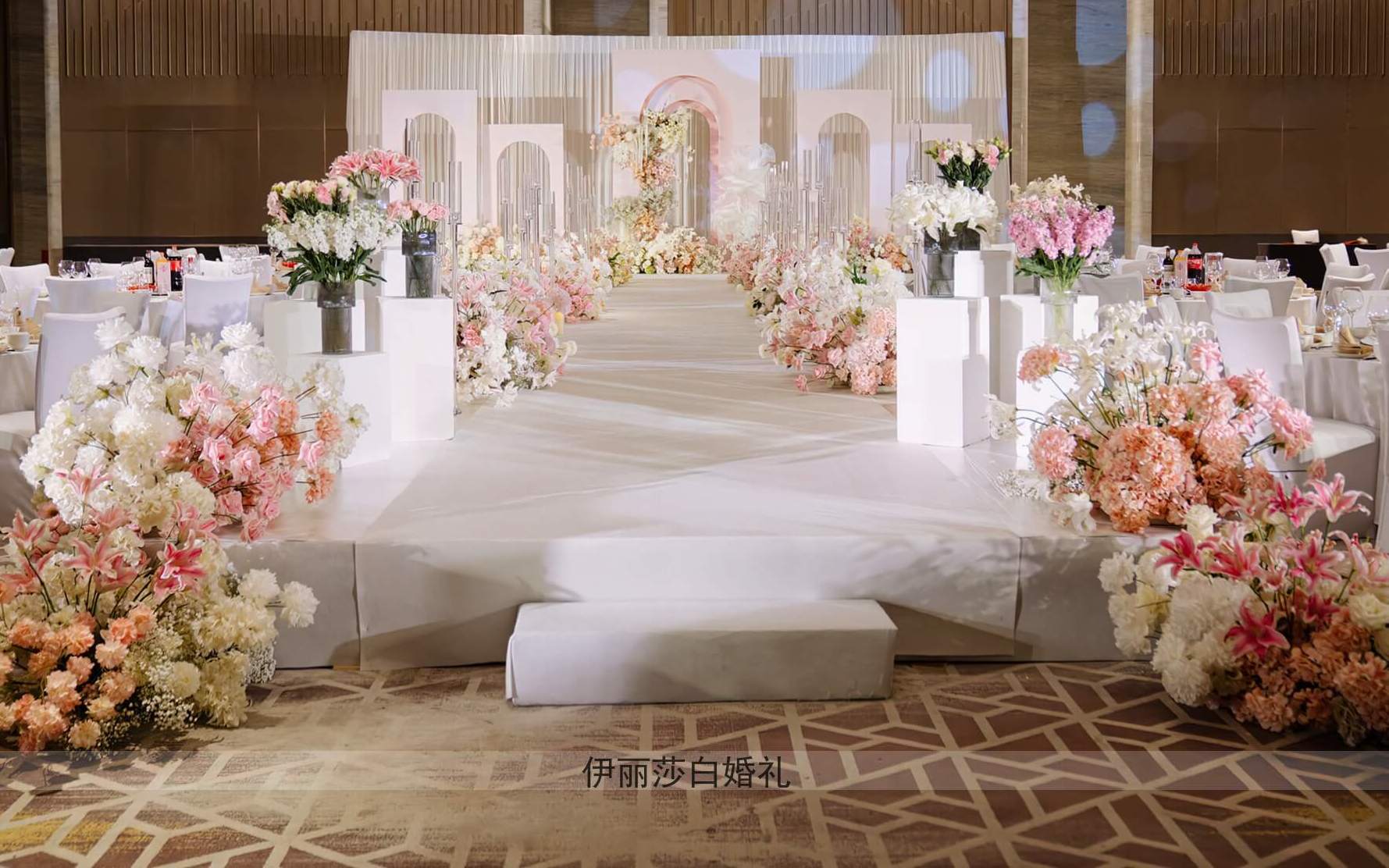  小预算婚庆一站式策划布置+司仪+录像＋跟拍