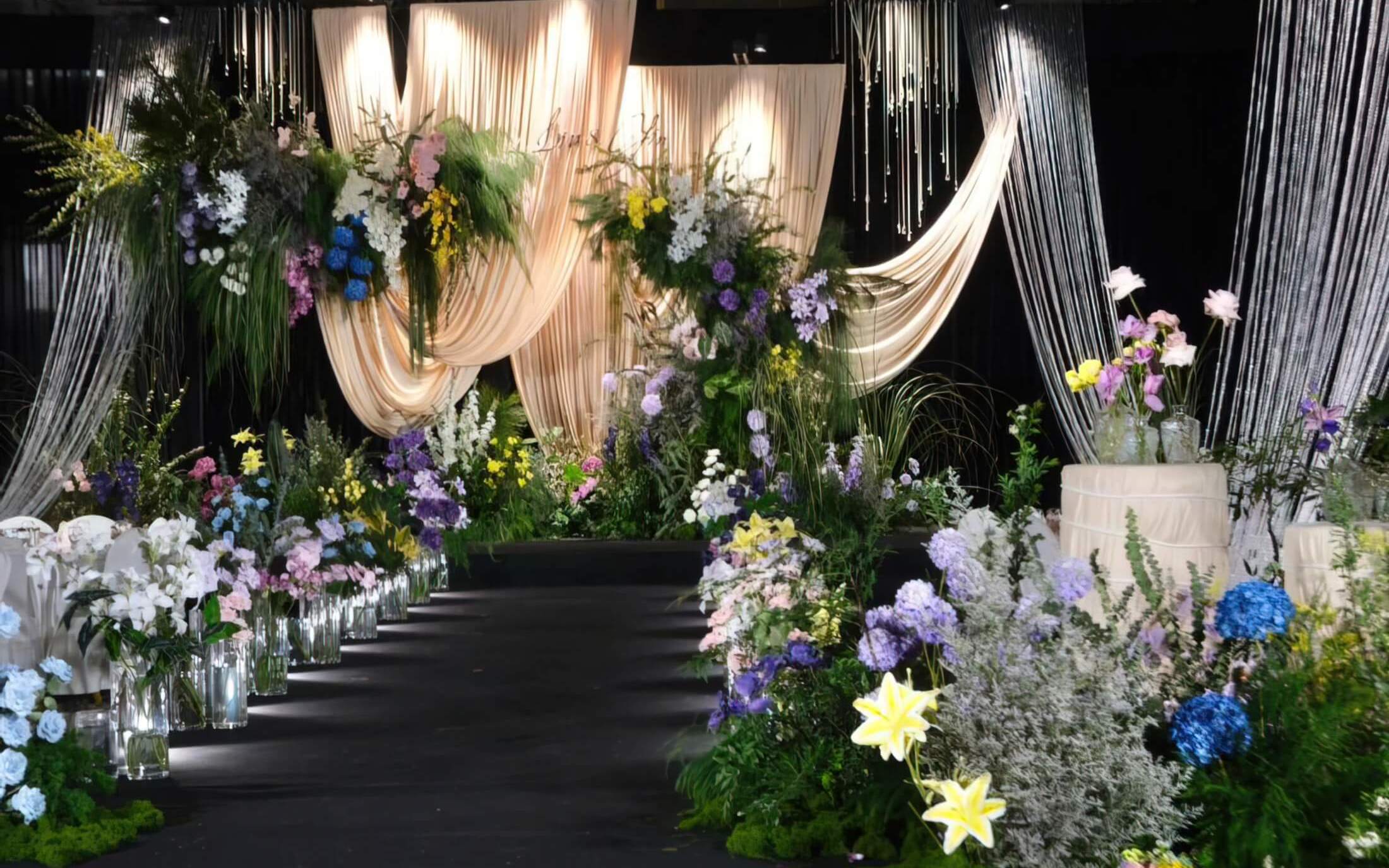 白绿色韩式野生自然系婚礼现场